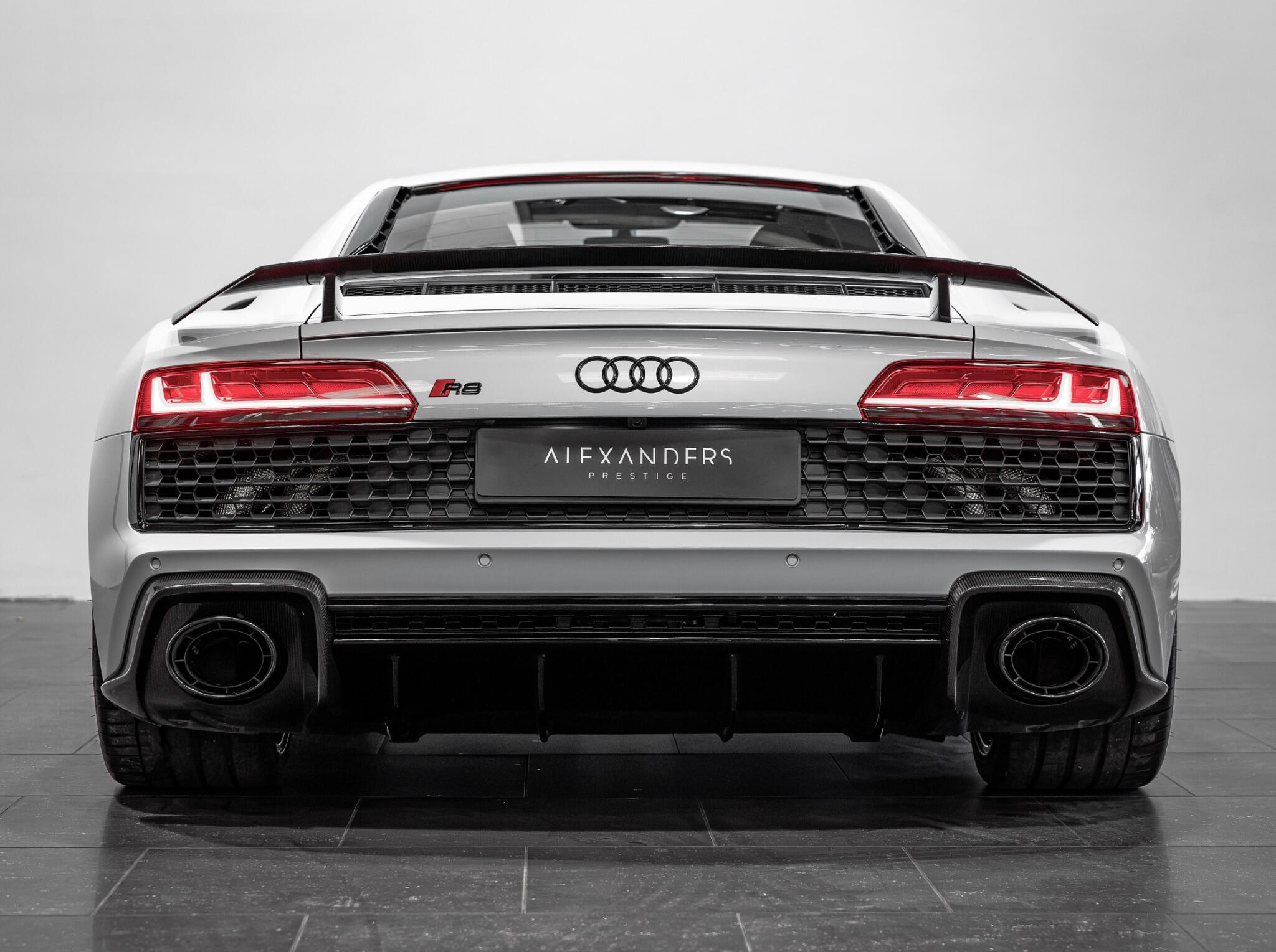 Audi R8 view 10