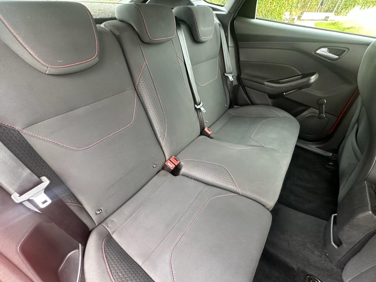 Ford Focus view 18