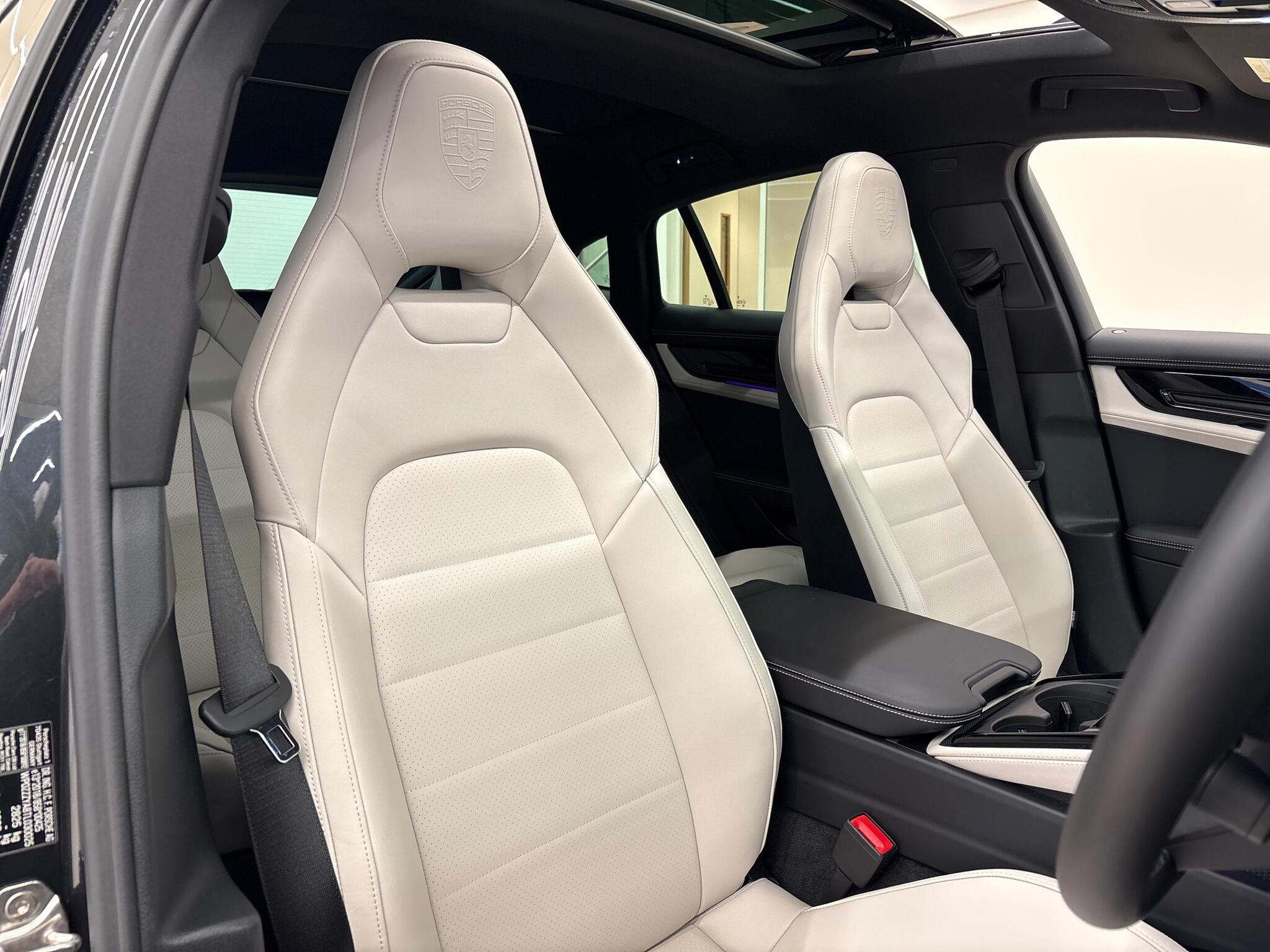 Porsche Panamera view 14