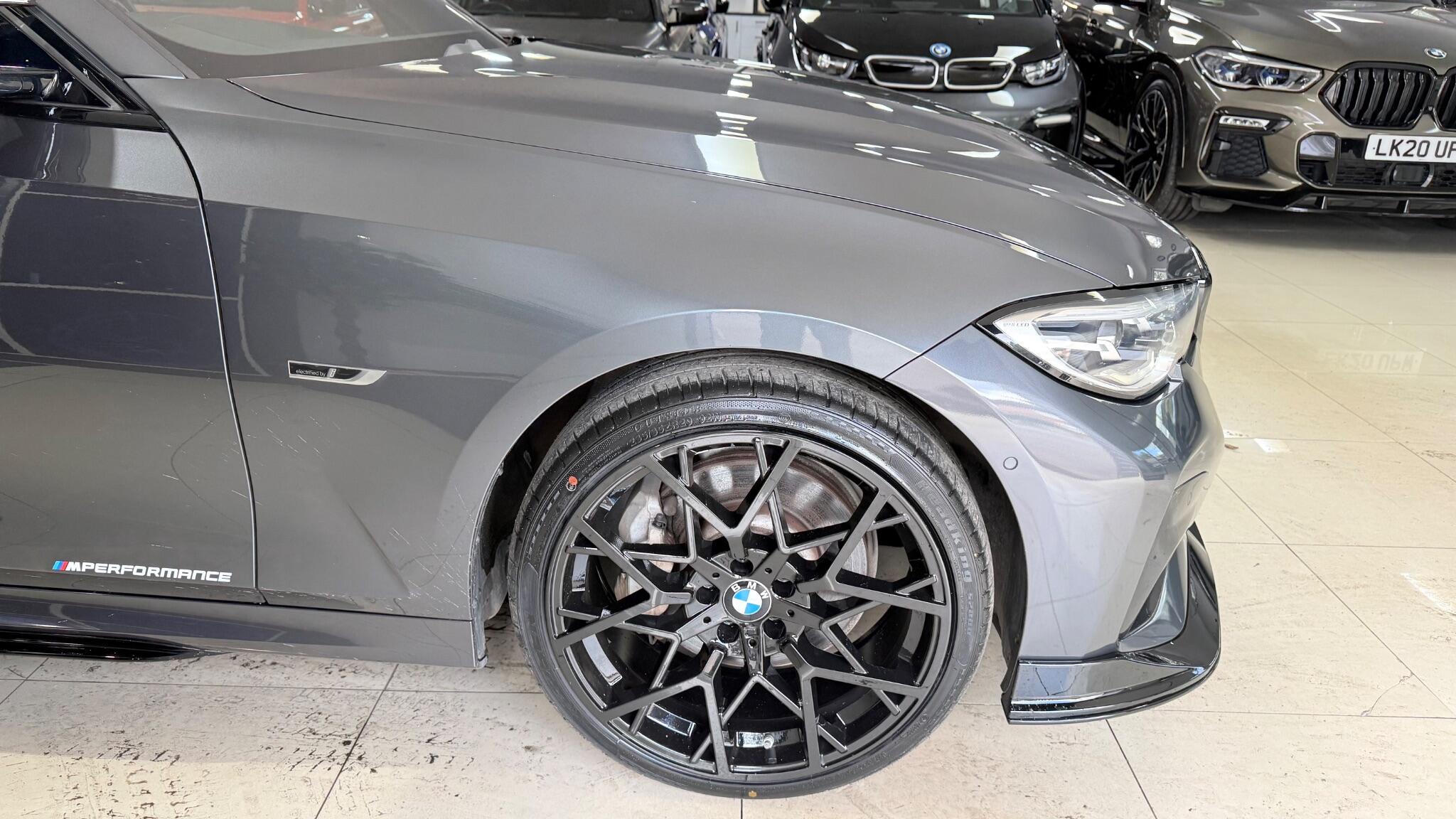 BMW 3 Series view 44