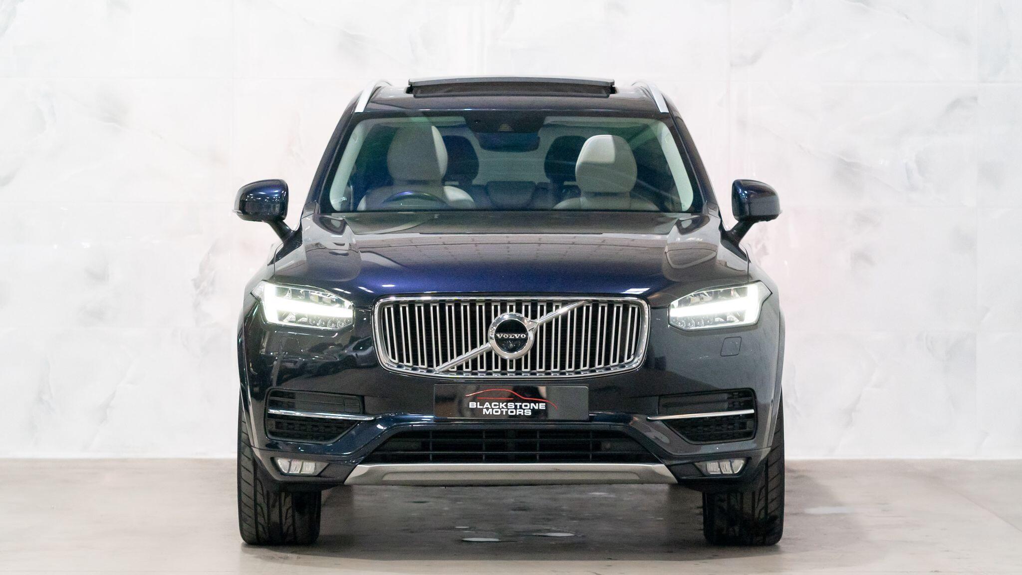 Volvo XC90 view 2