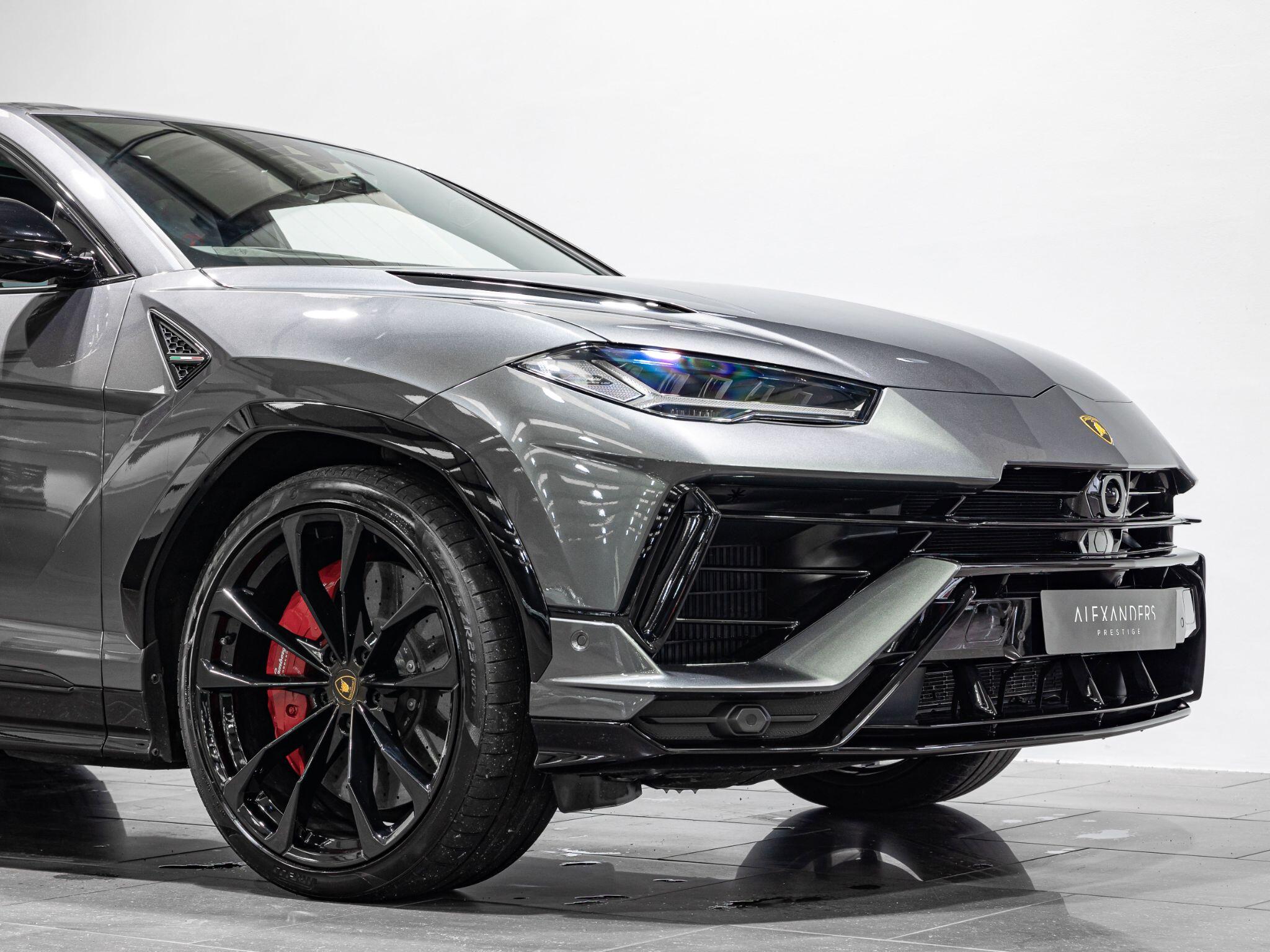 Lamborghini Urus view 10
