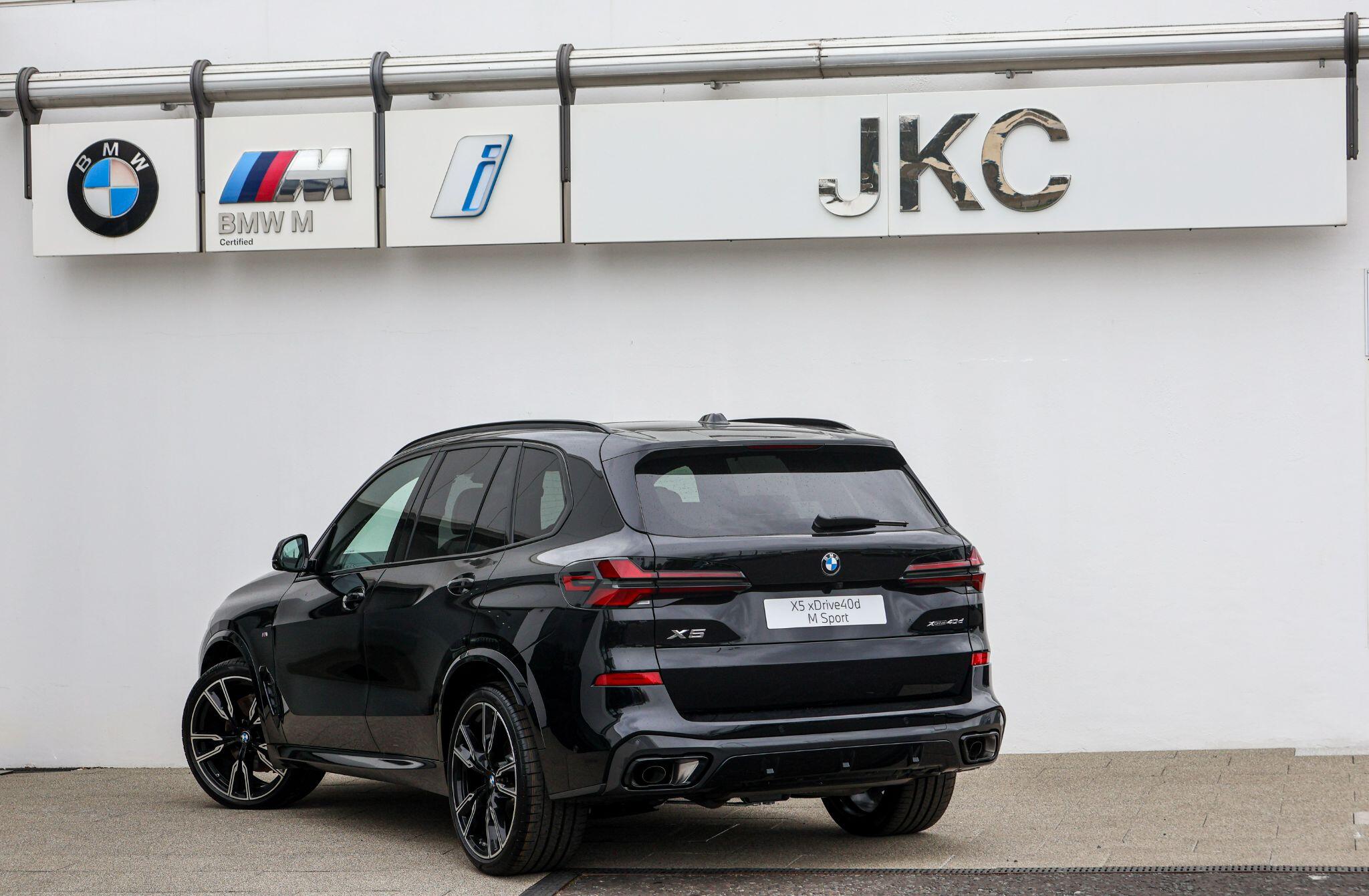 BMW X5 view 4
