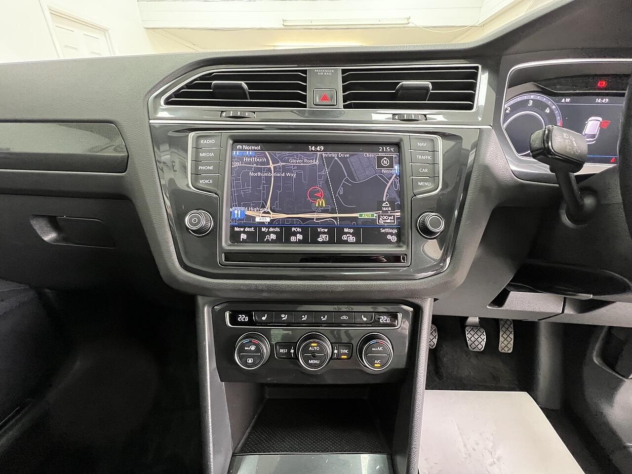 Volkswagen Tiguan view 12