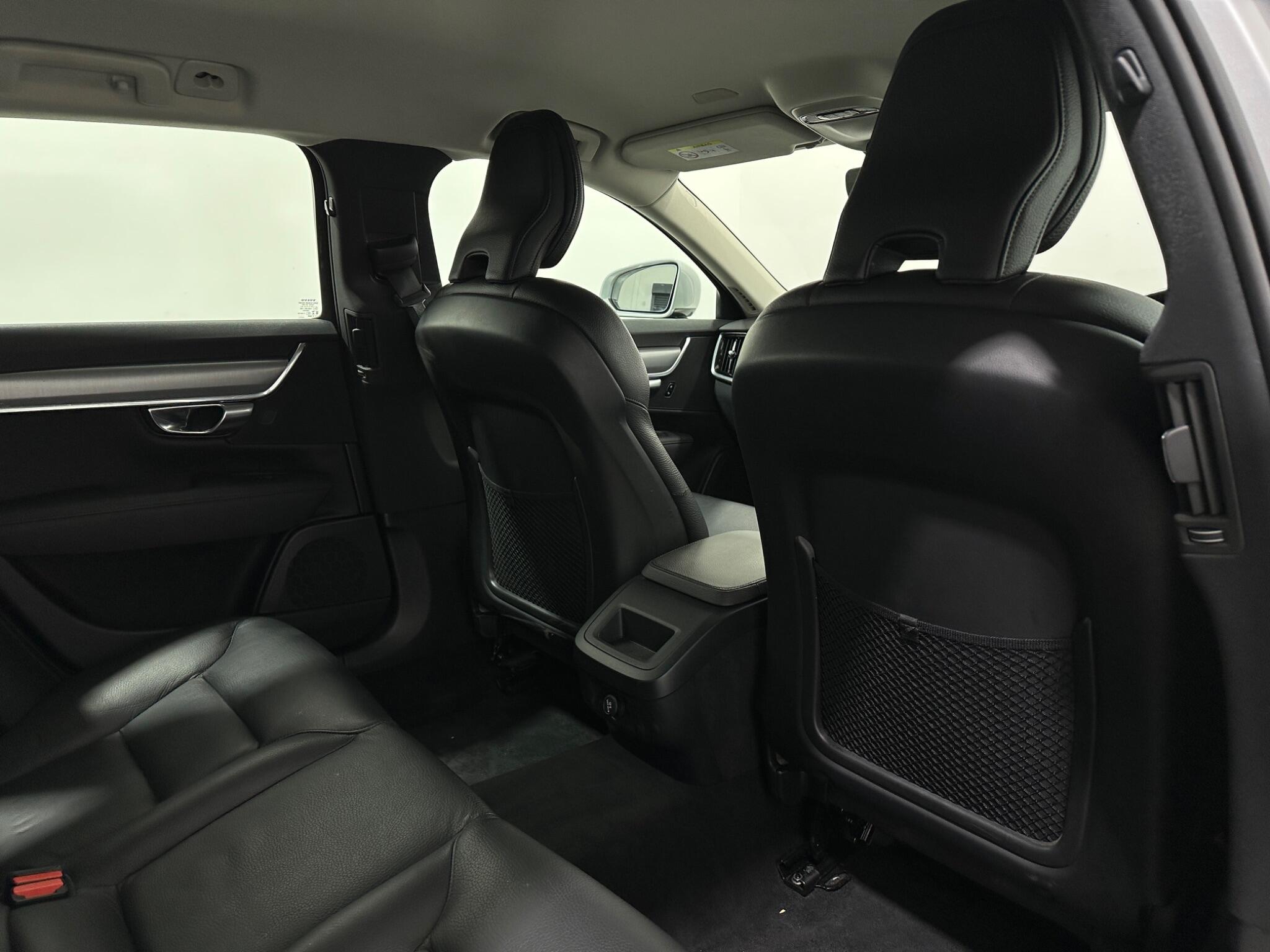 Volvo V90 view 40