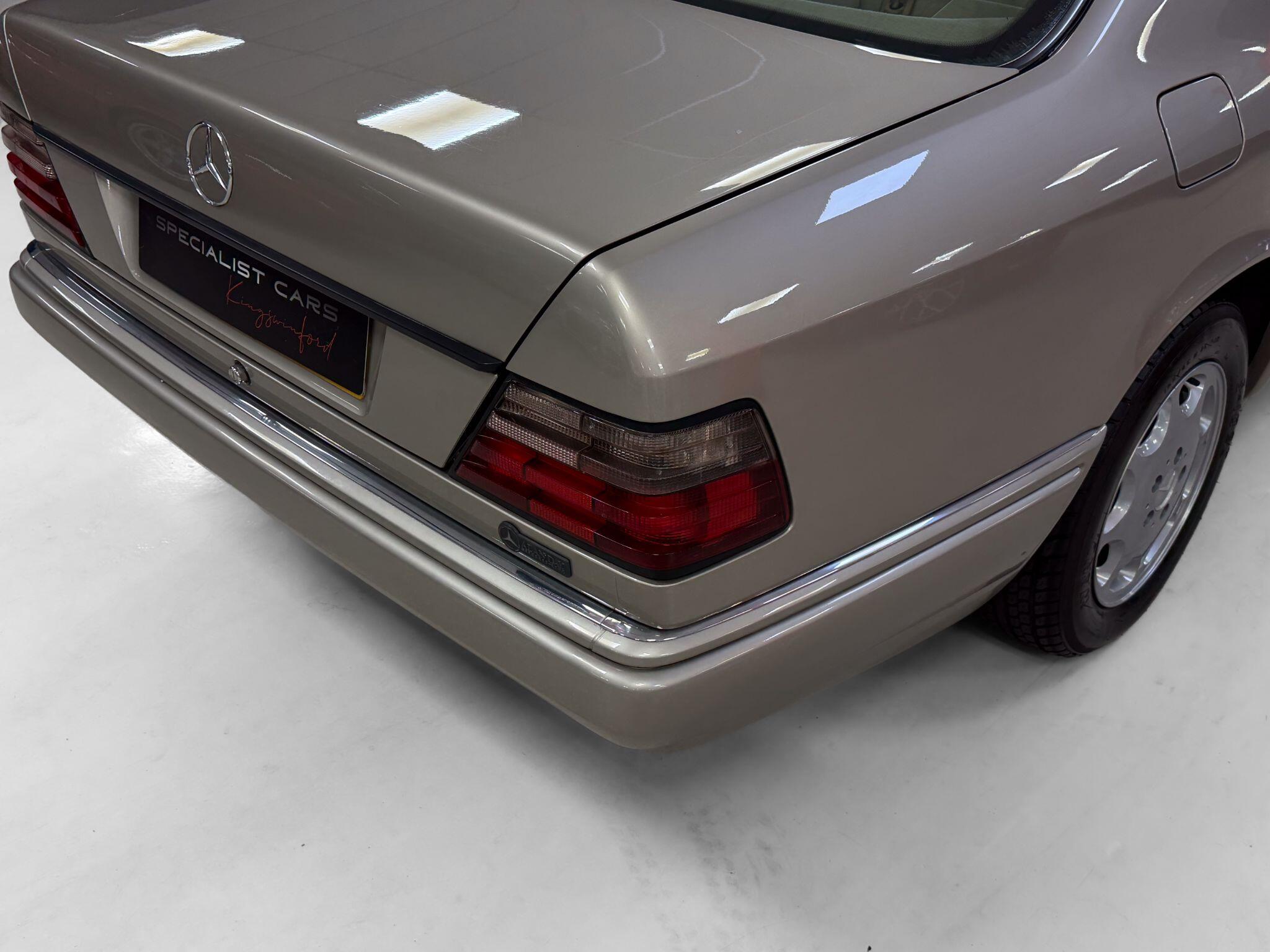 Mercedes-Benz E Class view 32