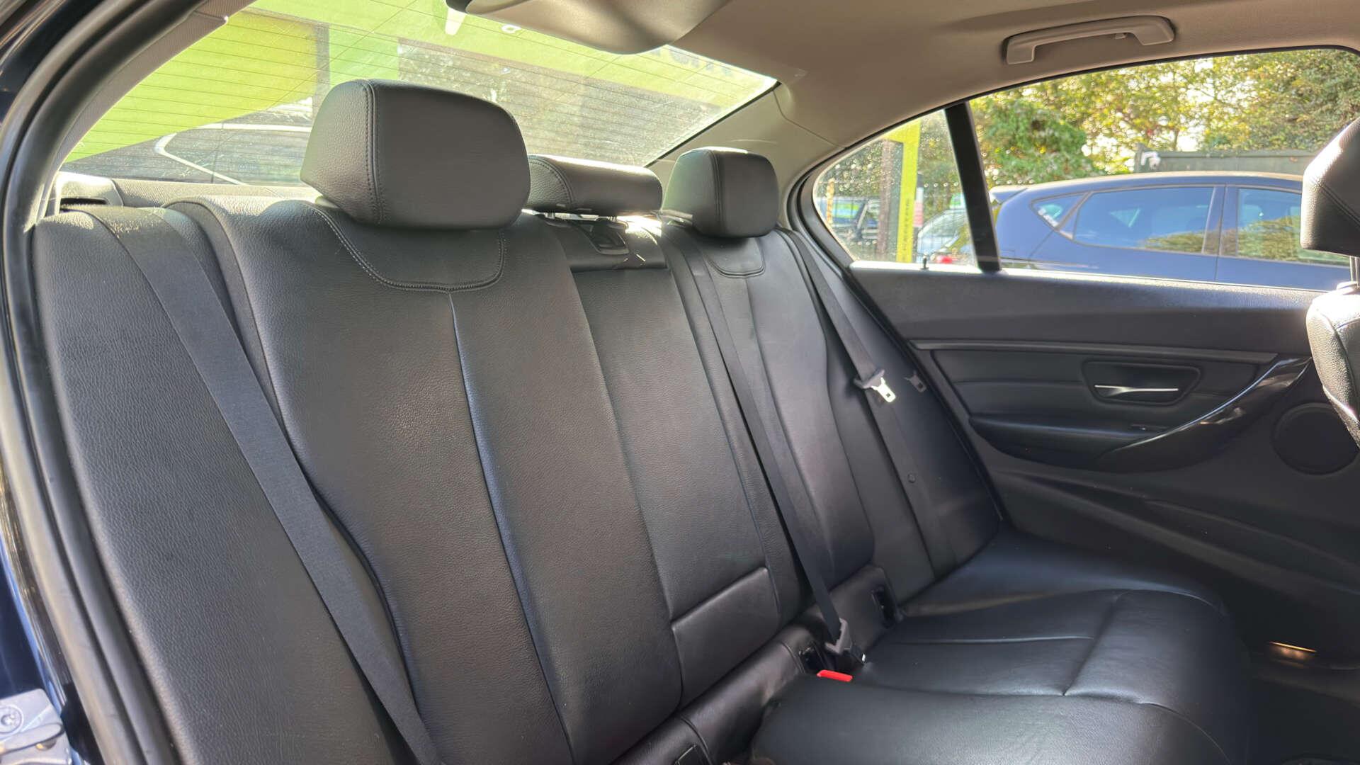 BMW 3 Series view 10