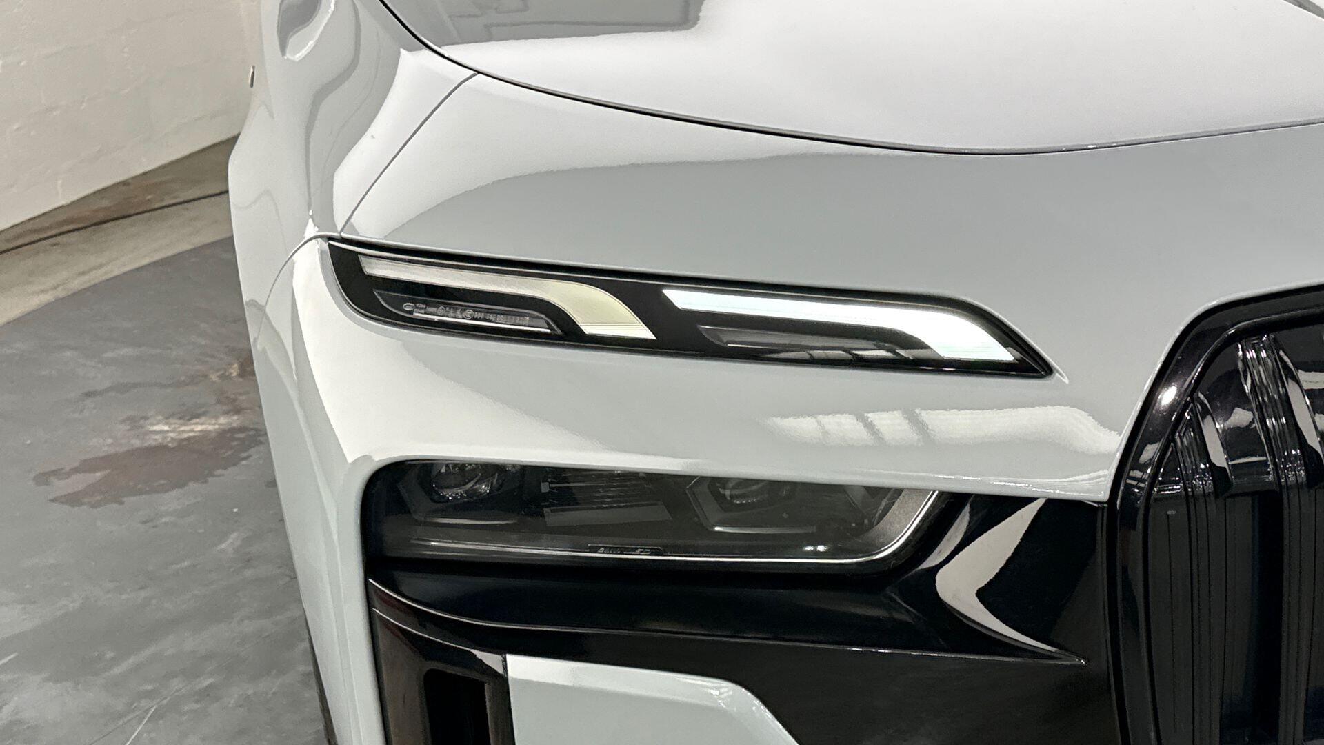BMW I7 view 24