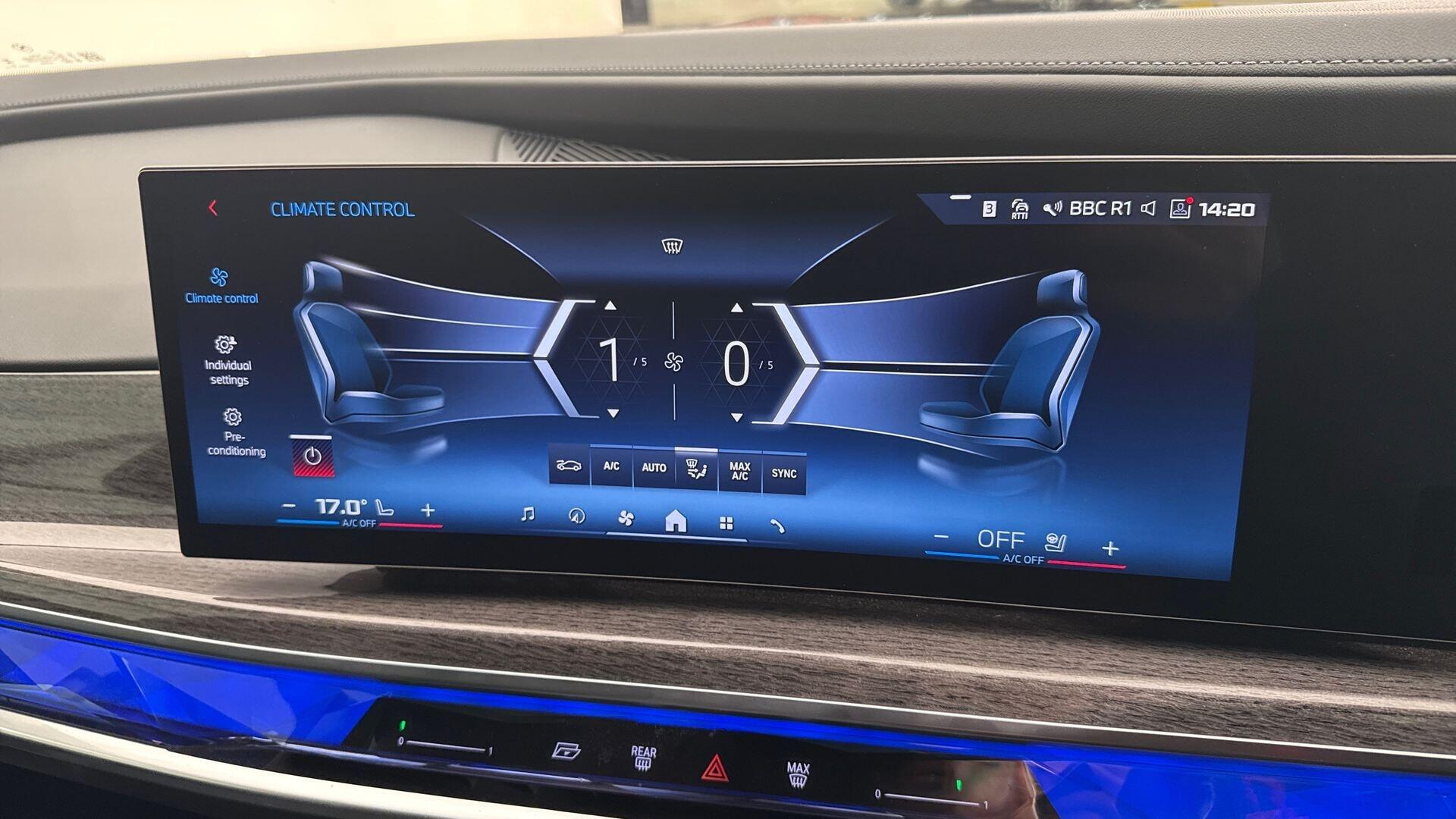 BMW 7 Series view 29