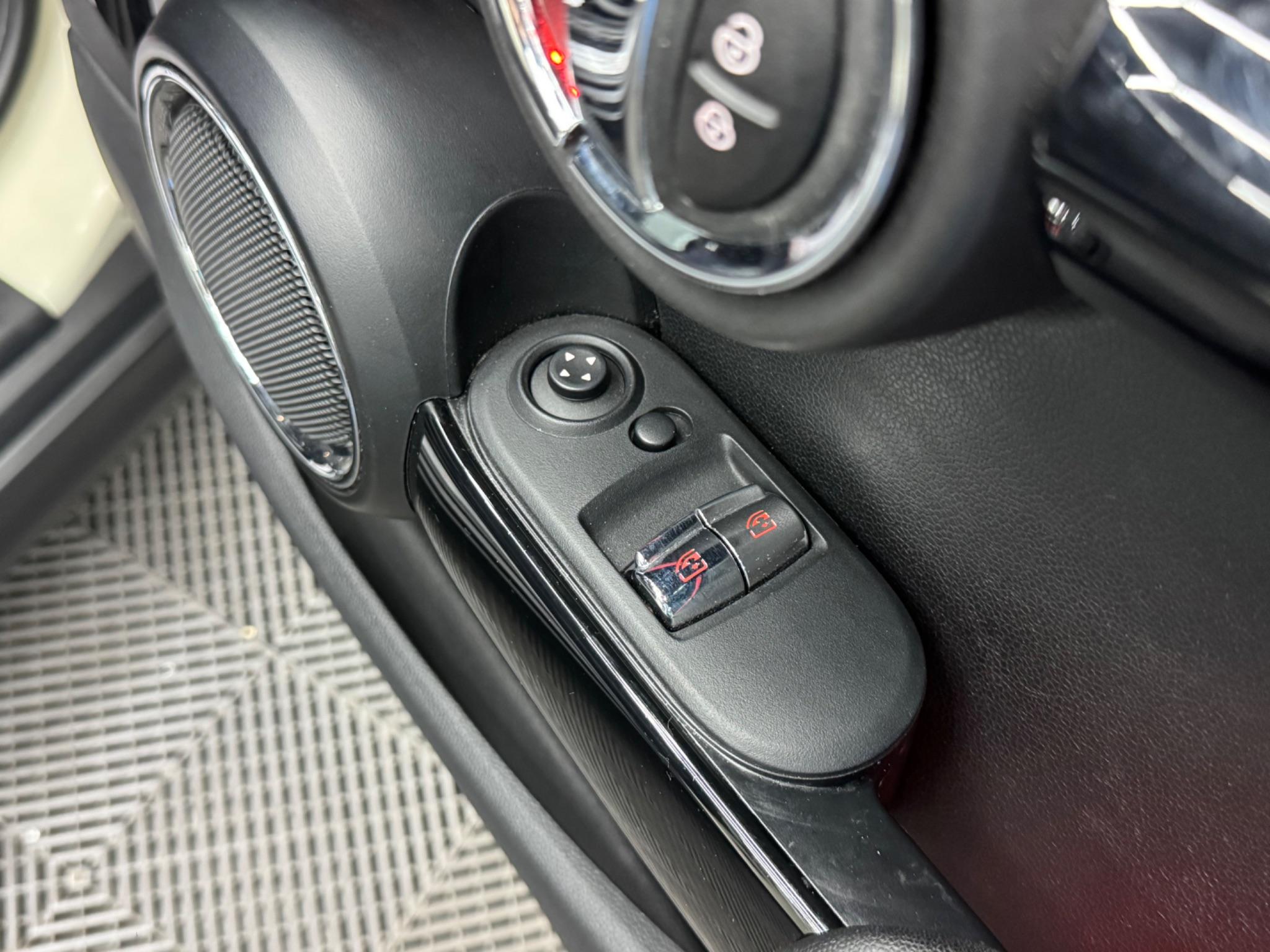 MINI Hatch view 41