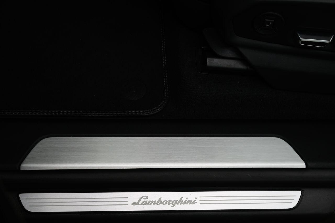 Lamborghini Urus view 77