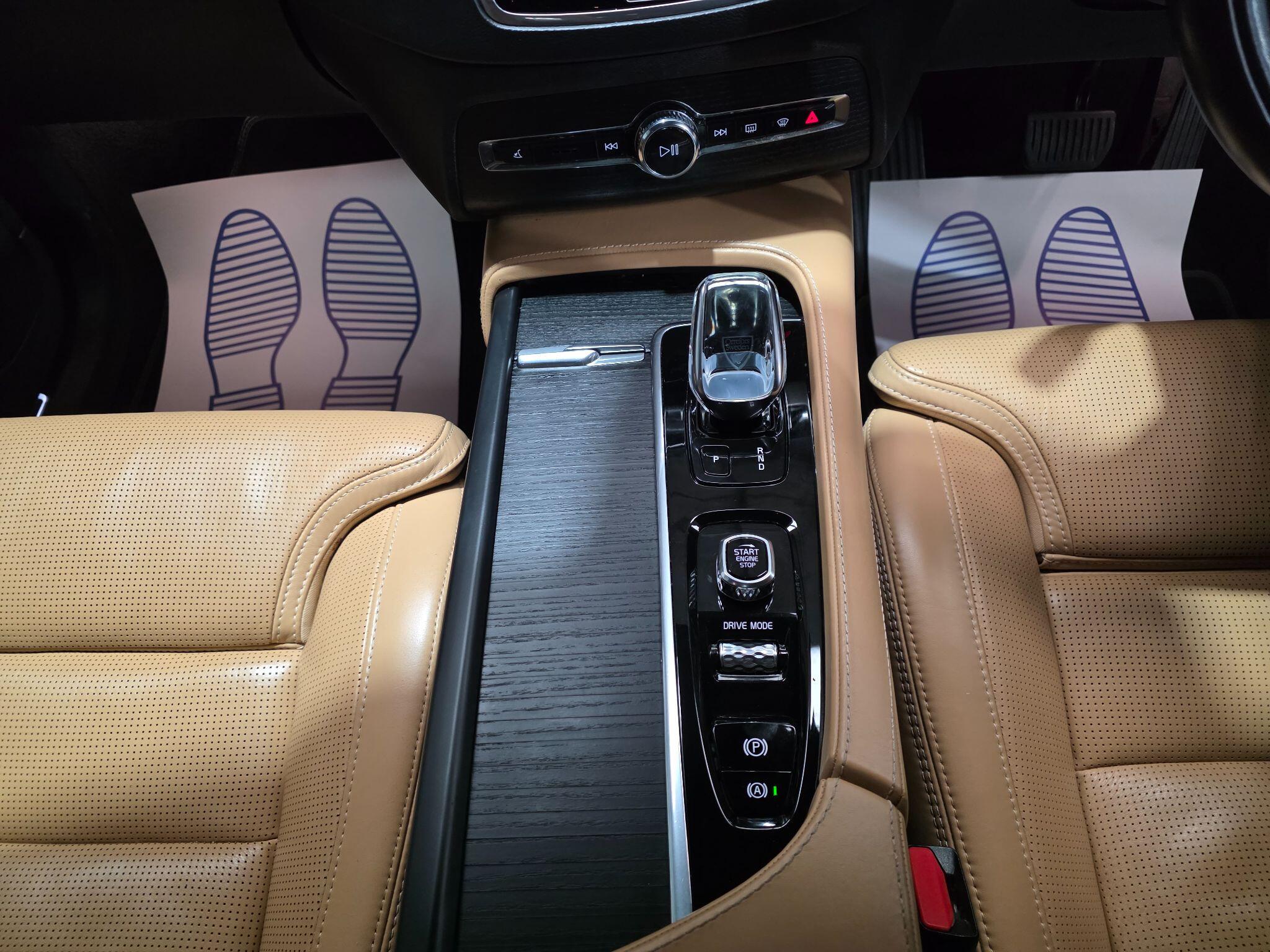 Volvo XC90 view 16