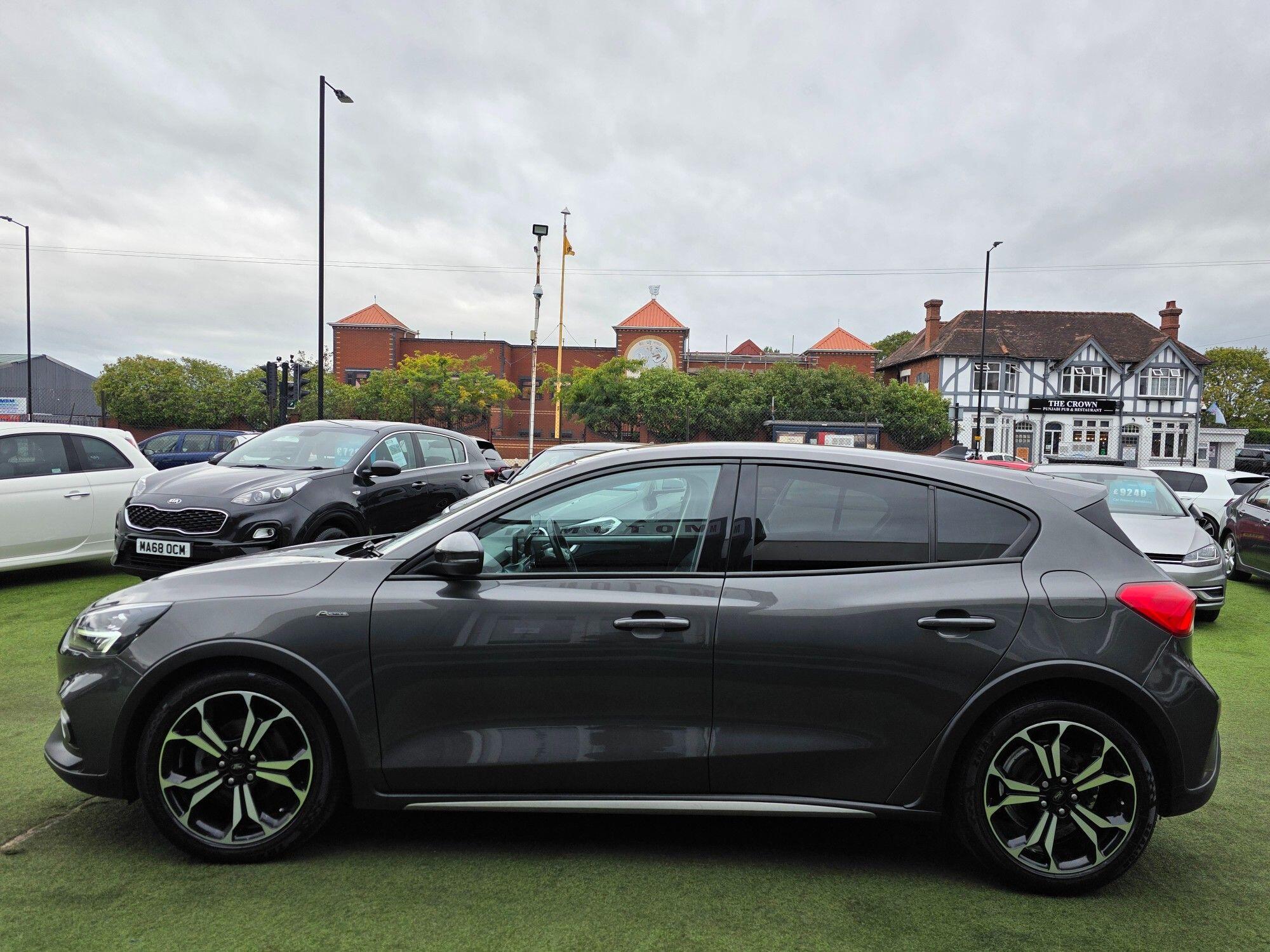 Ford Focus view 6