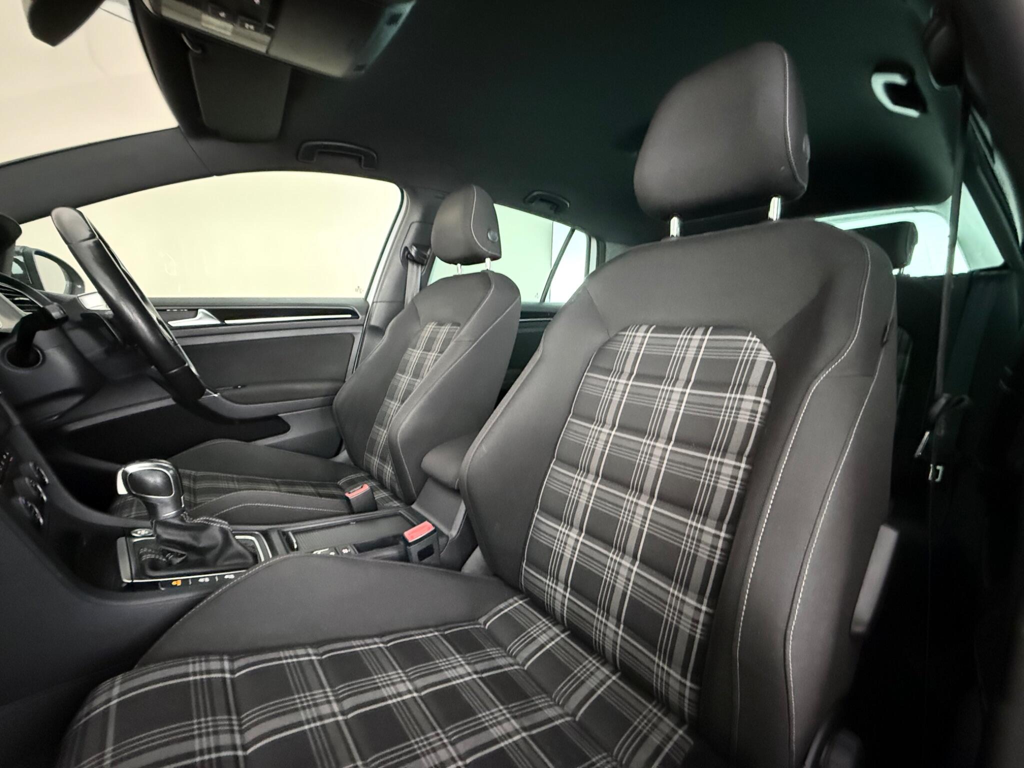 Volkswagen Golf view 27
