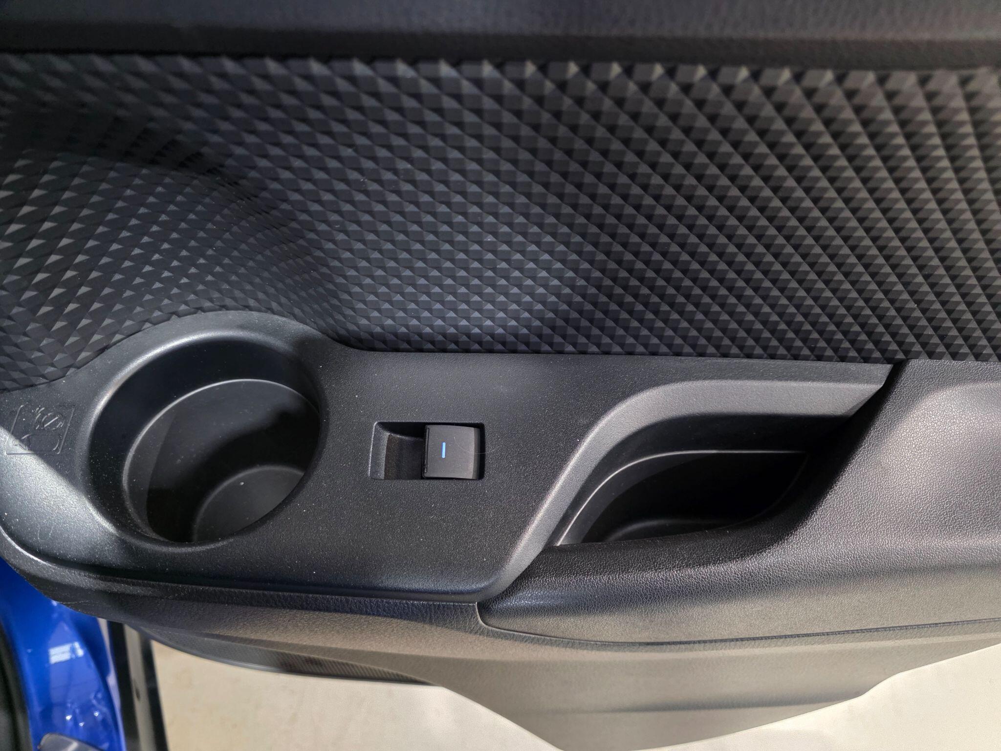 Toyota C-HR view 19