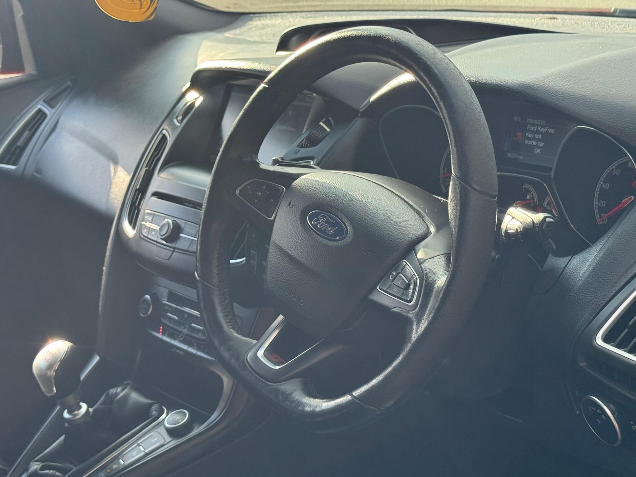 Ford Focus view 16