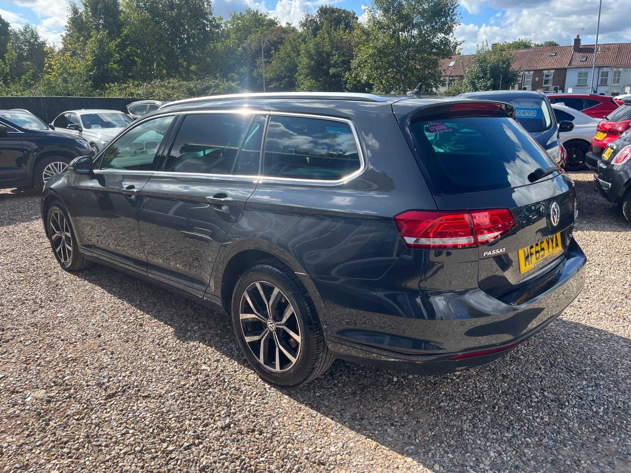 Volkswagen Passat view 7