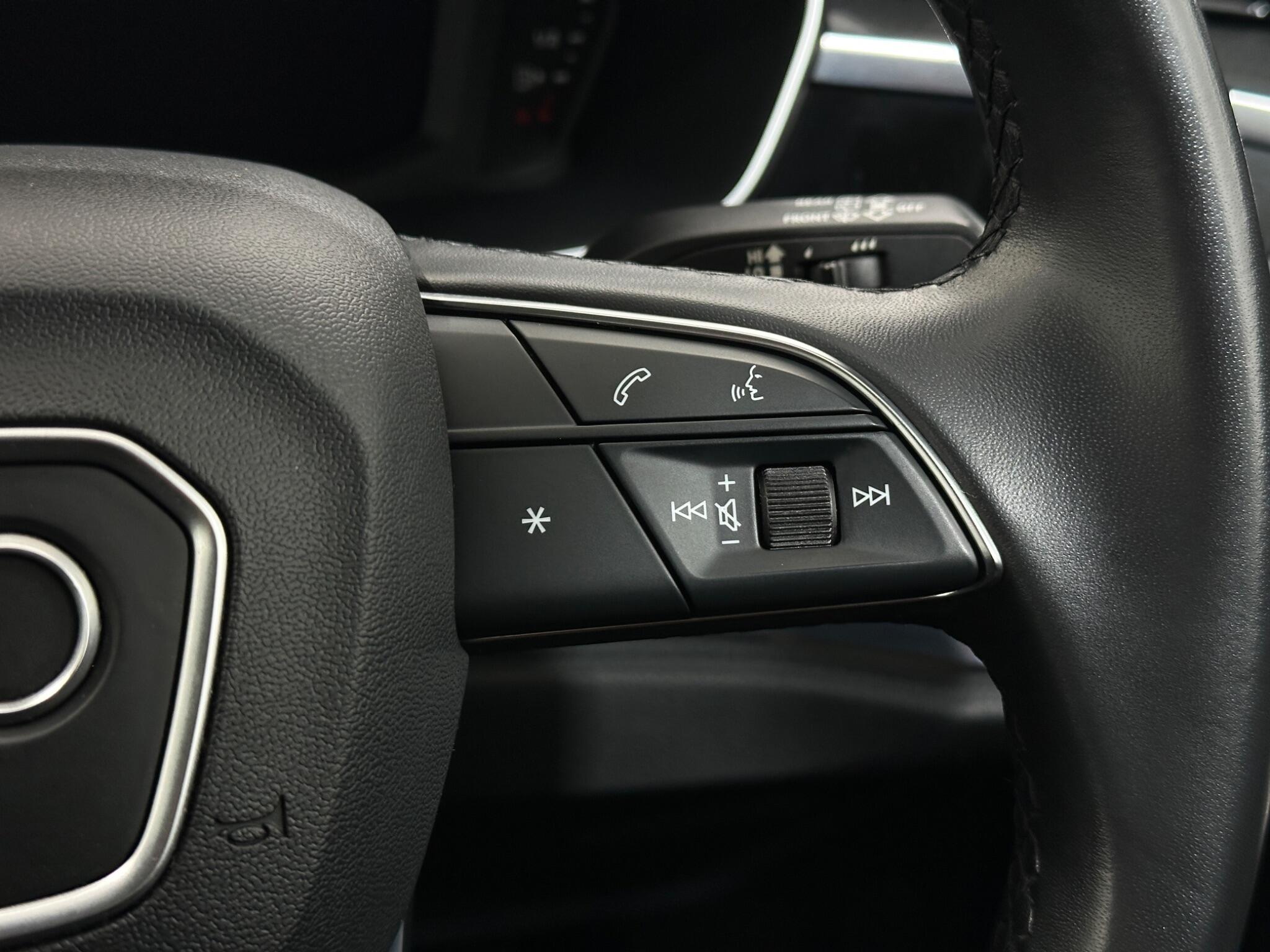 Audi Q3 view 16