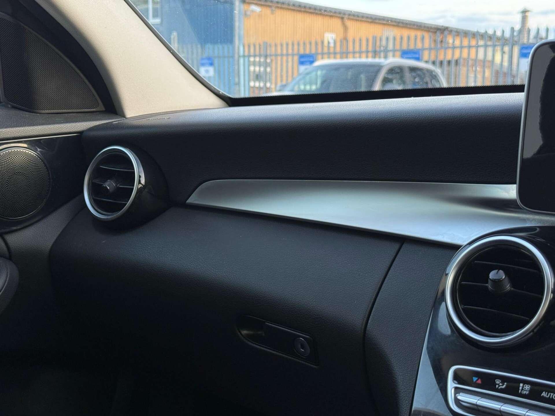 Mercedes-Benz C Class view 56