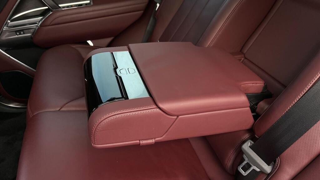 Land Rover Range Rover view 26
