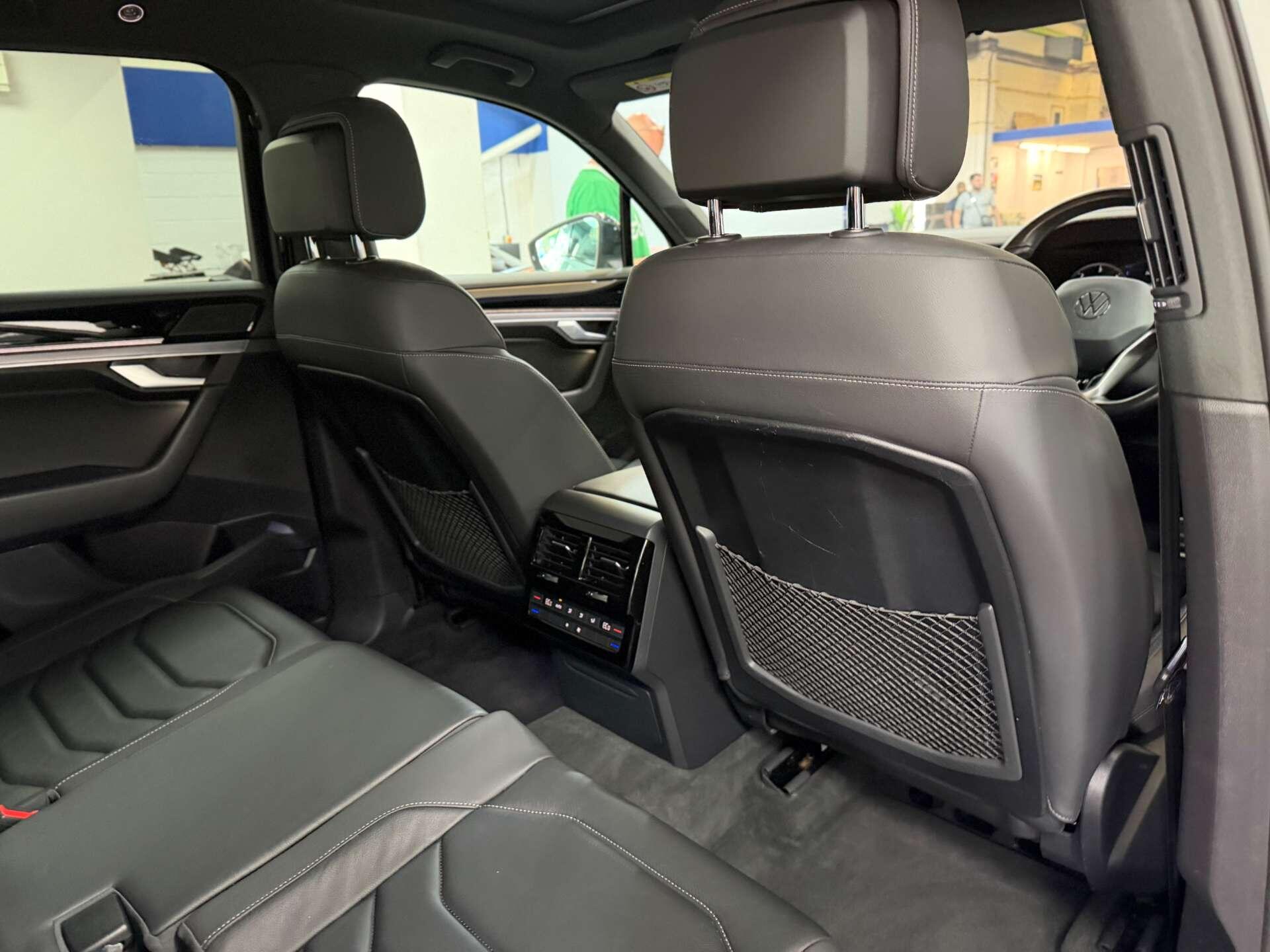 Volkswagen Touareg view 30