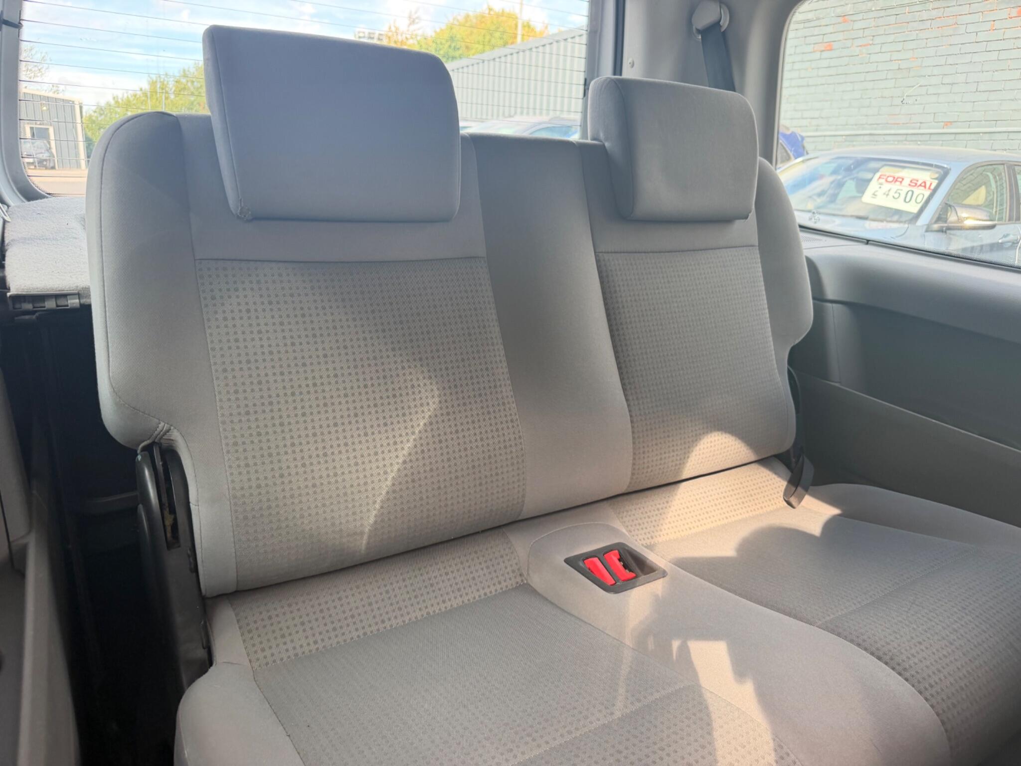 Volkswagen Caddy Maxi Life view 21
