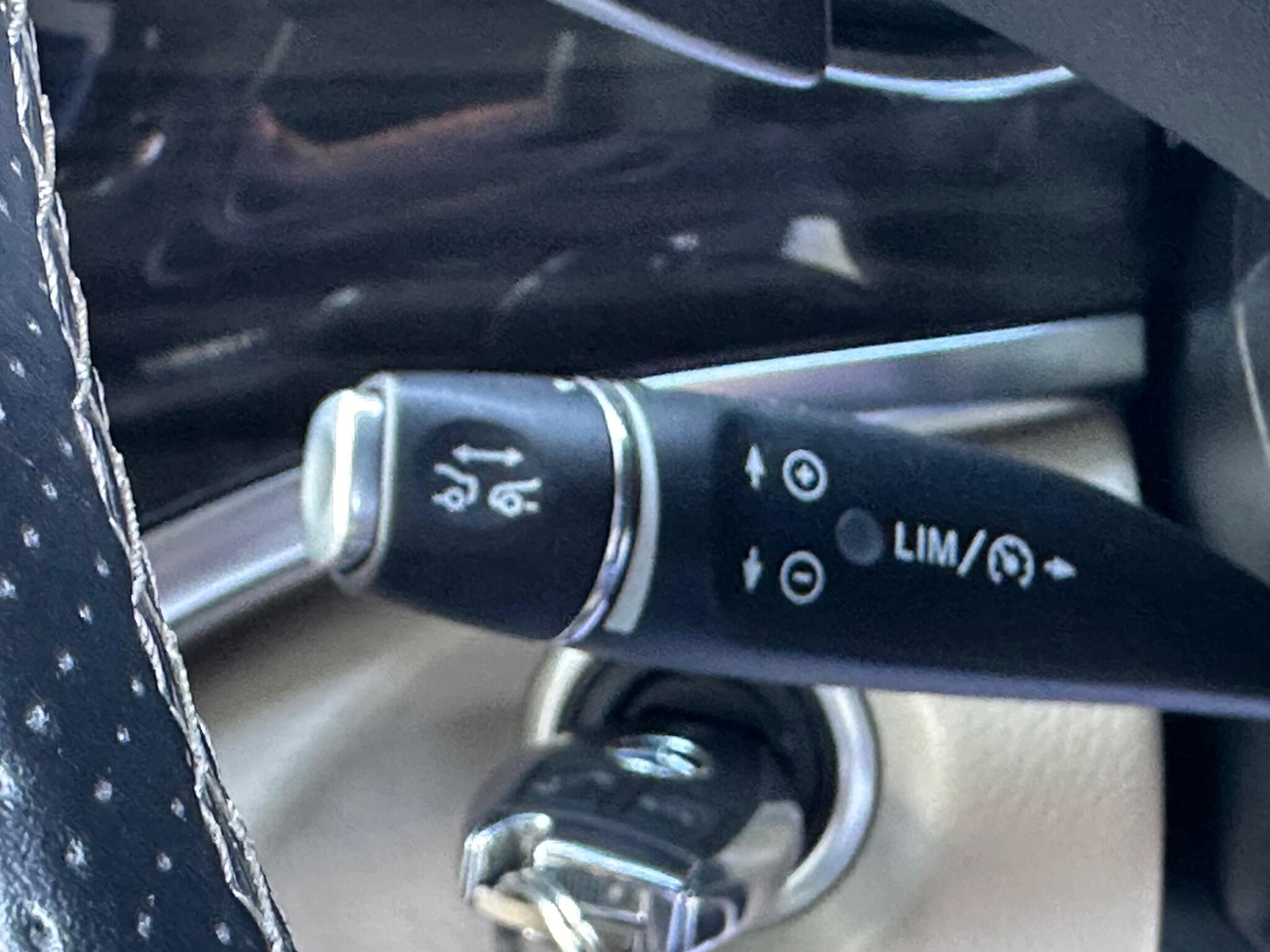Mercedes-Benz V-Class view 16