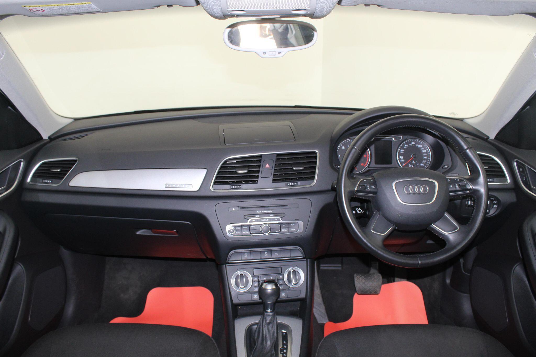 Audi Q3 view 29