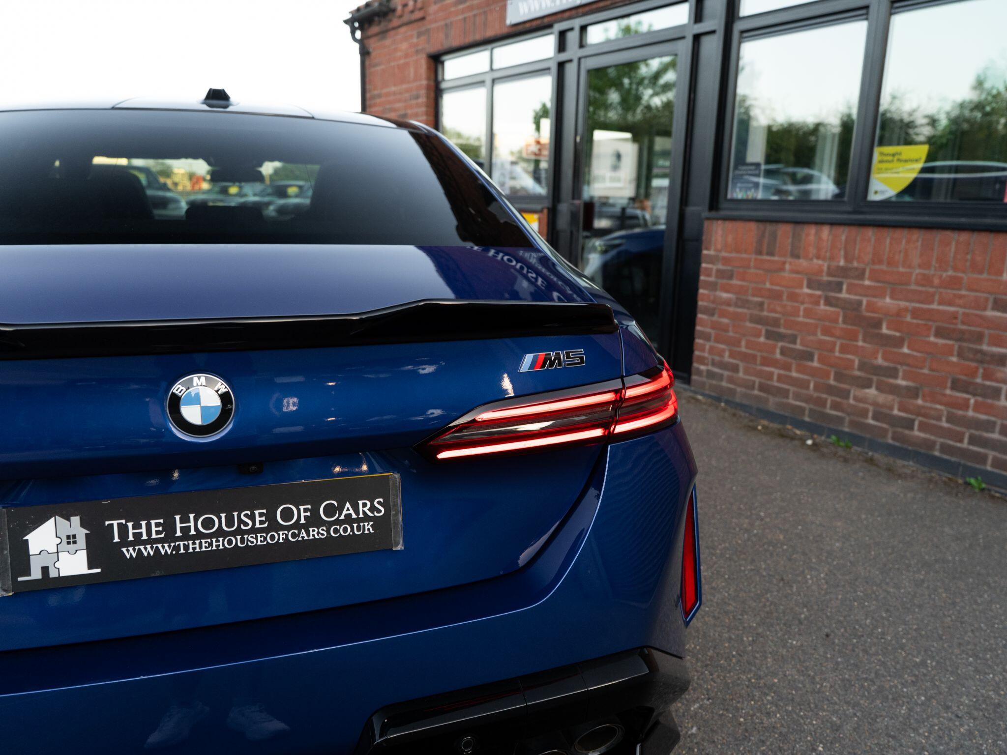 BMW M5 view 25