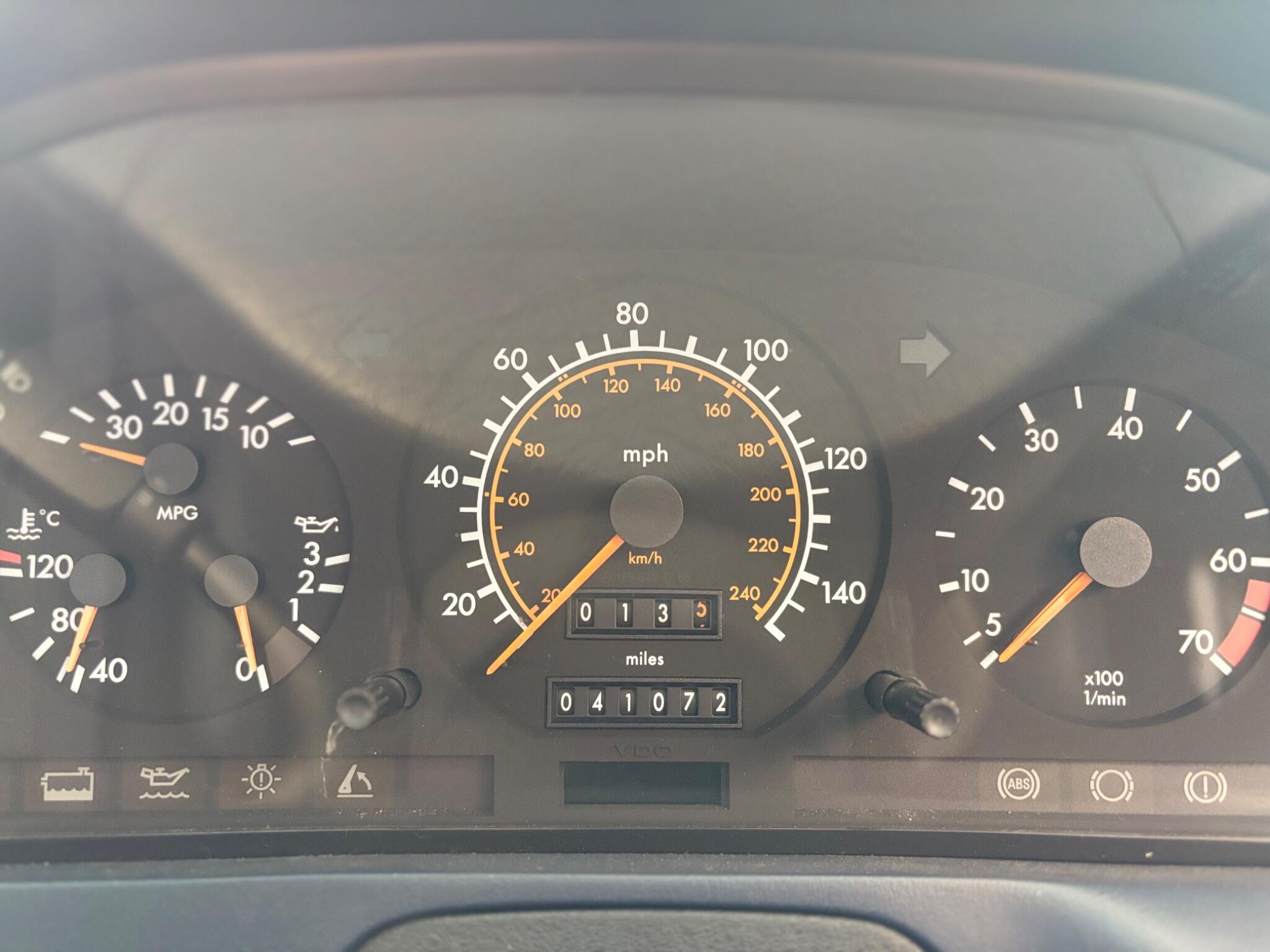 Mercedes-Benz 300 view 10