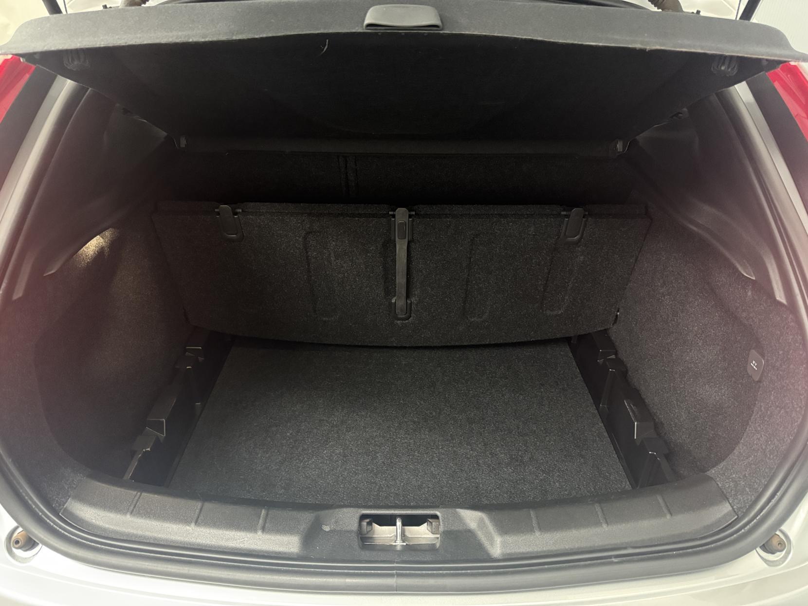 Volvo V40 view 71