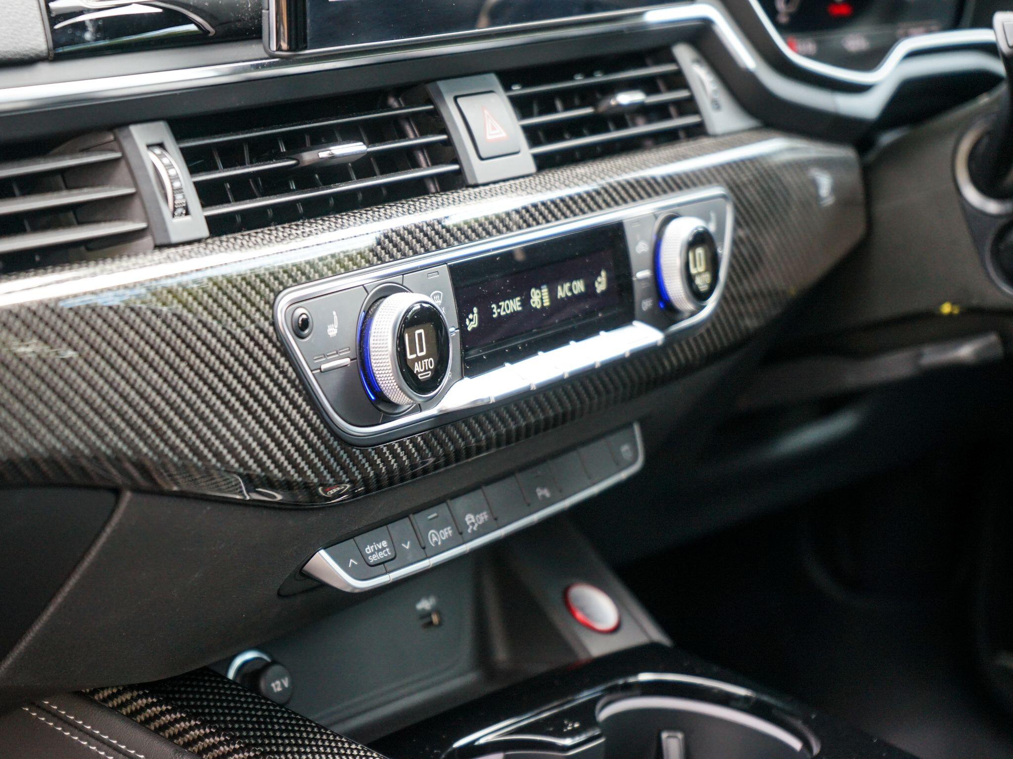 Audi RS4 Avant view 22