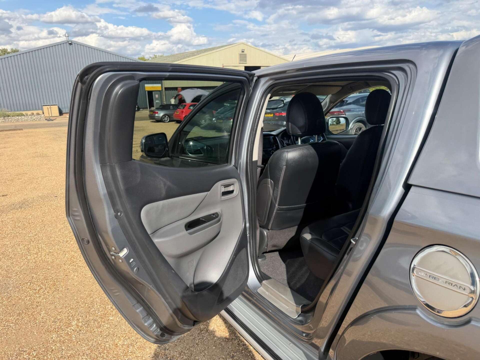 Mitsubishi L200 view 21