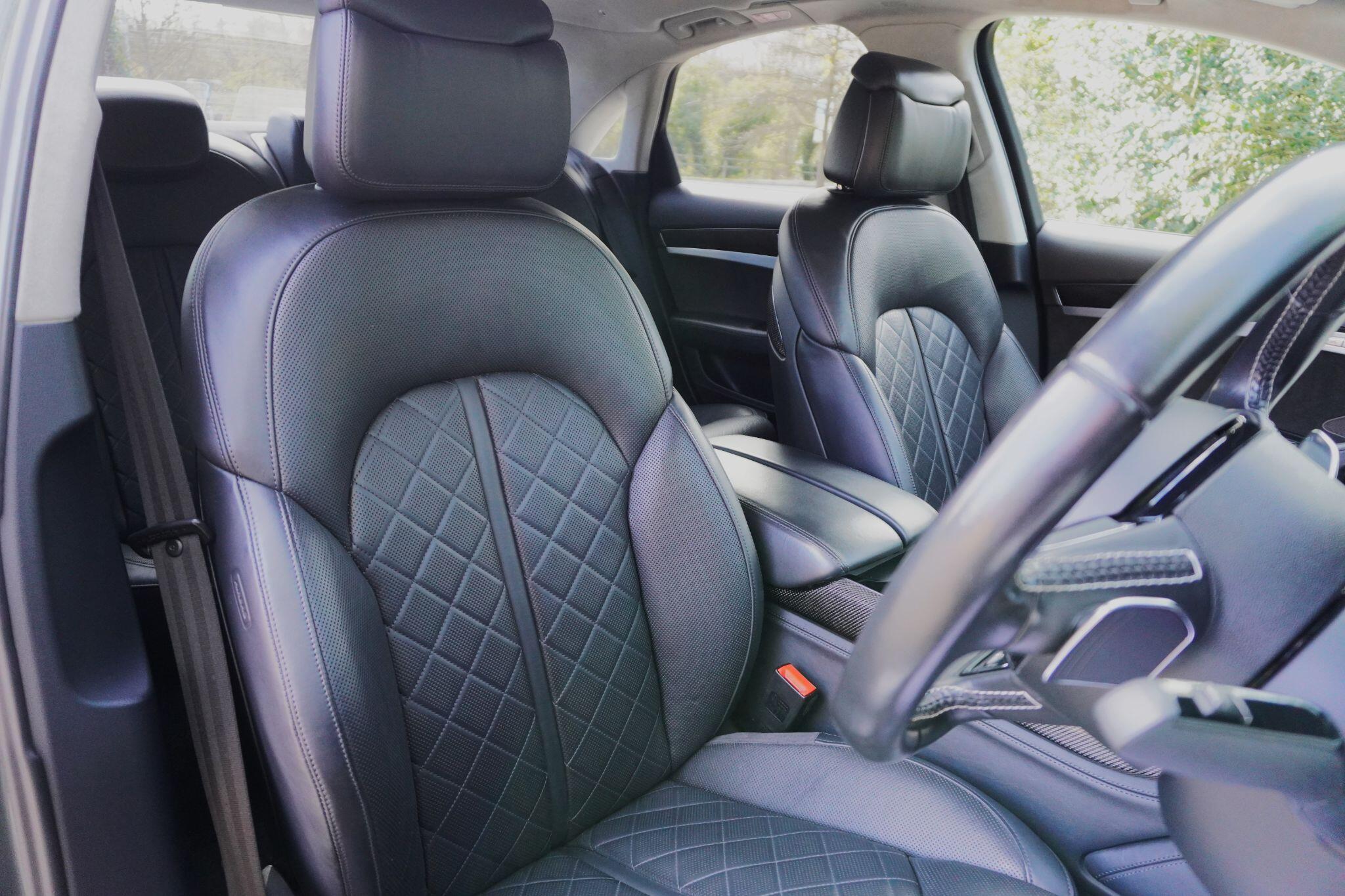 Audi S8 view 18