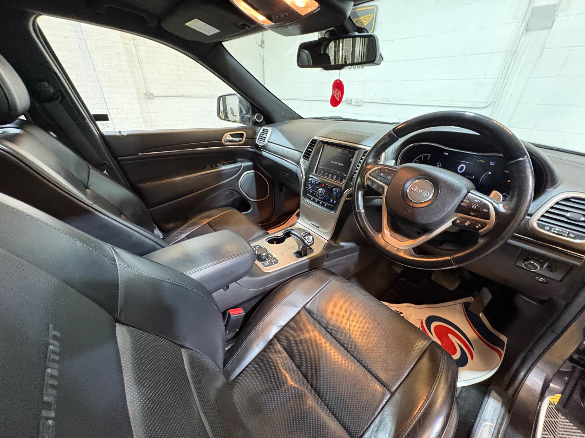 Jeep Grand Cherokee view 28