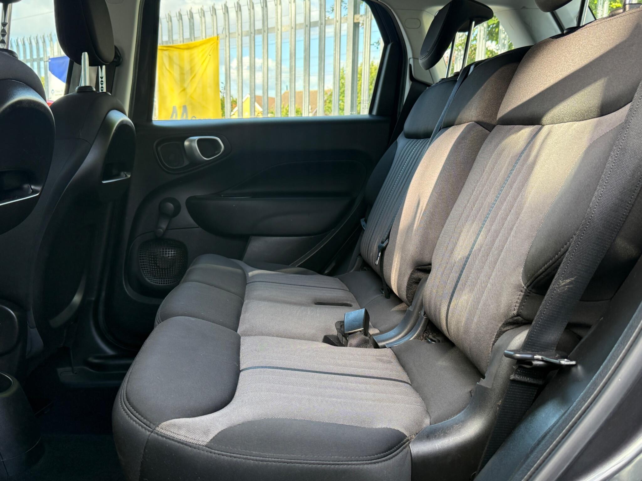 2015 Fiat 500L image 22