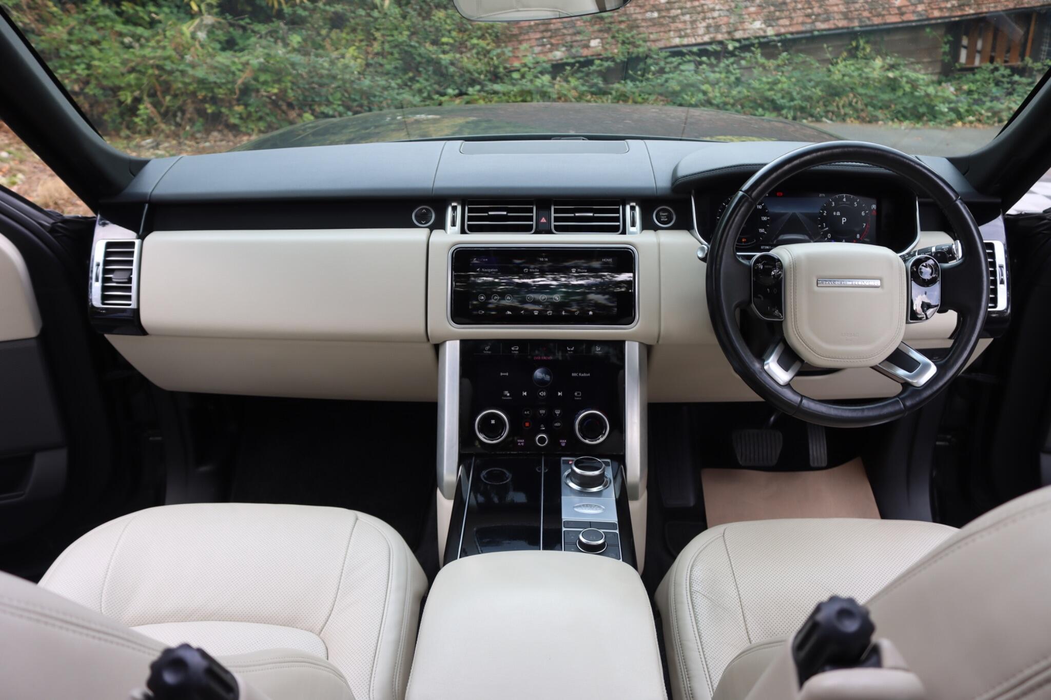 Land Rover Range Rover view 53