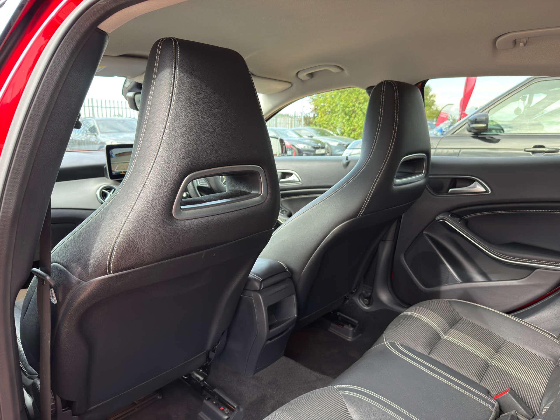 Mercedes-Benz GLA view 29