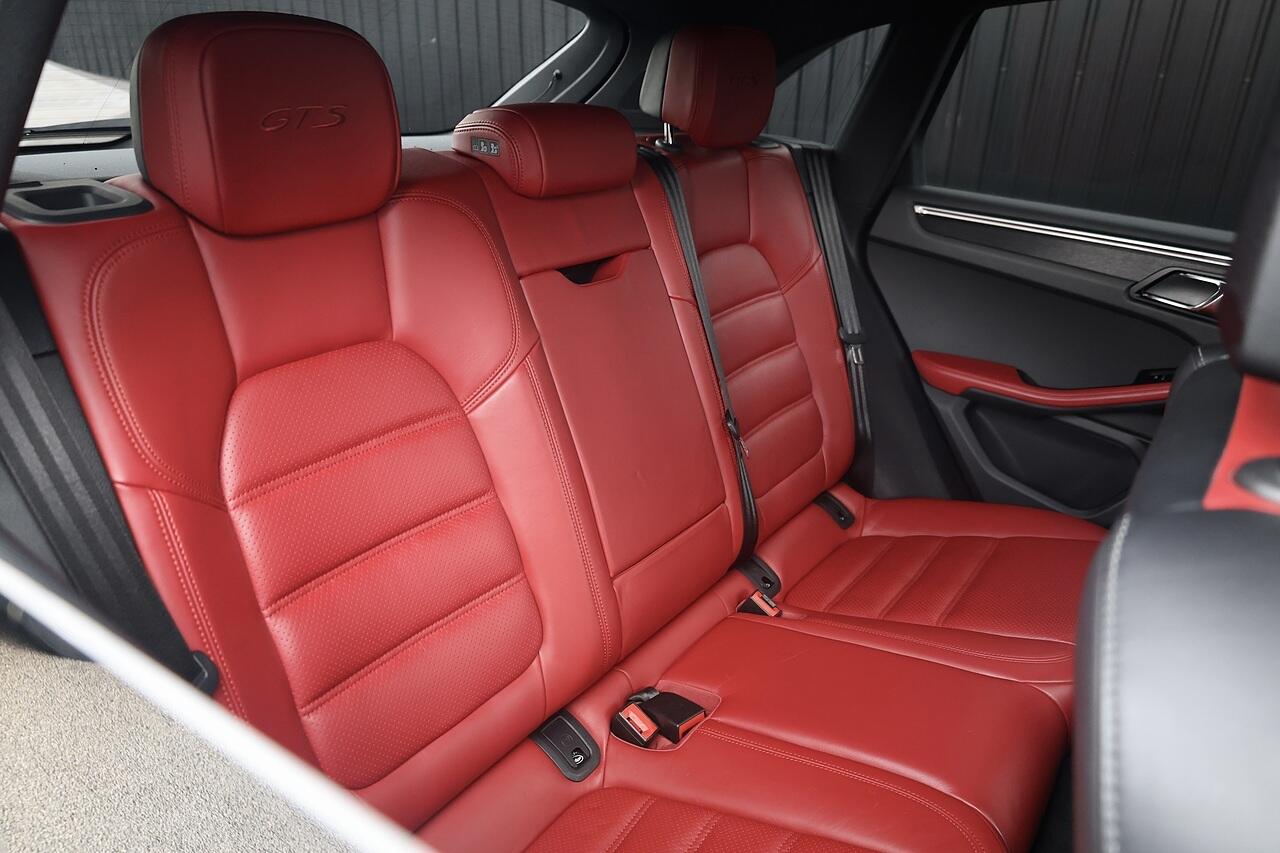 Porsche Macan view 10