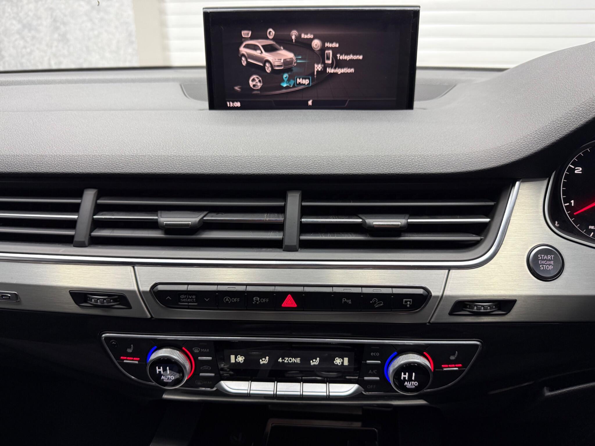 Audi Q7 view 15
