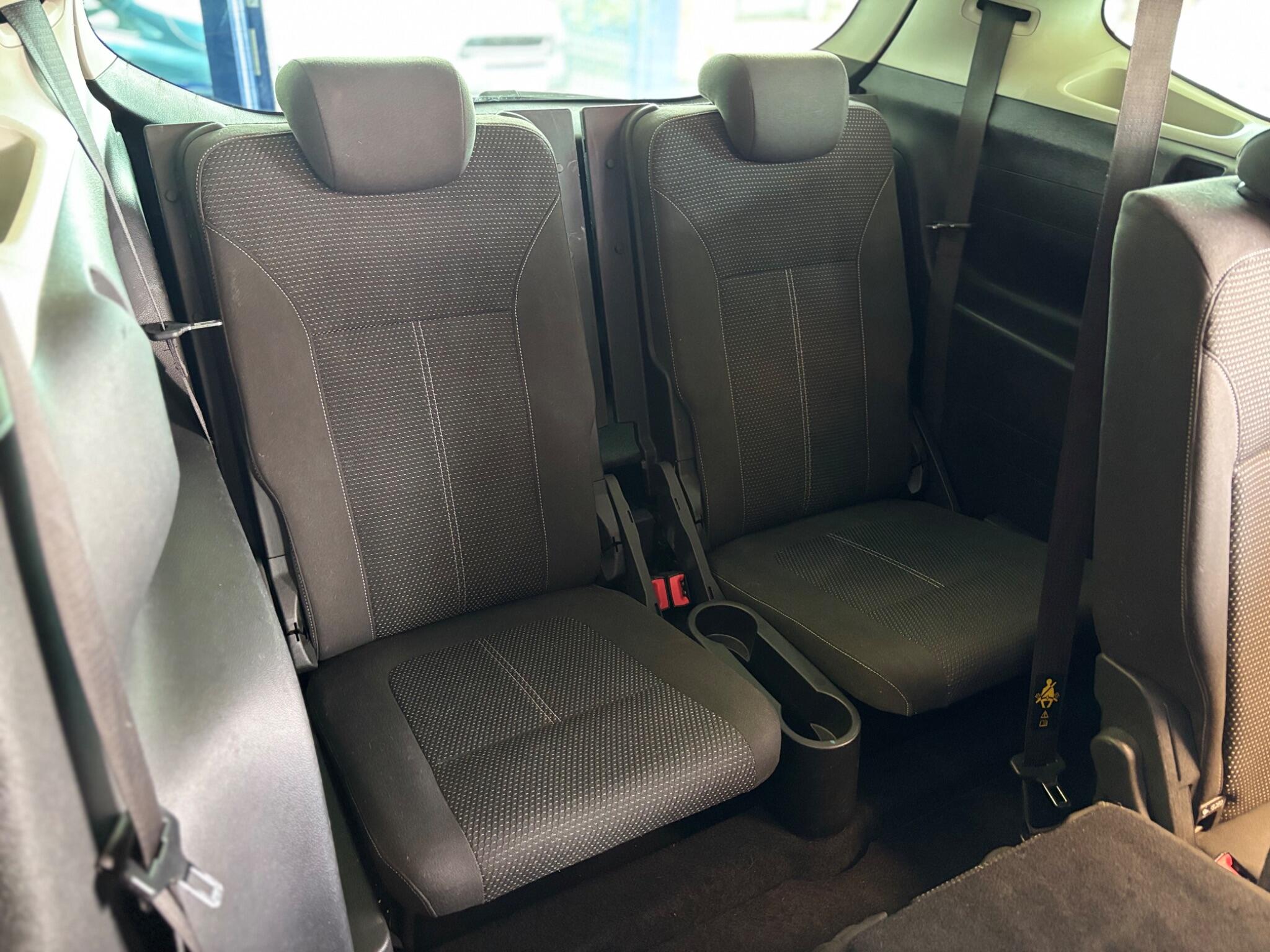 Vauxhall Zafira Tourer view 13