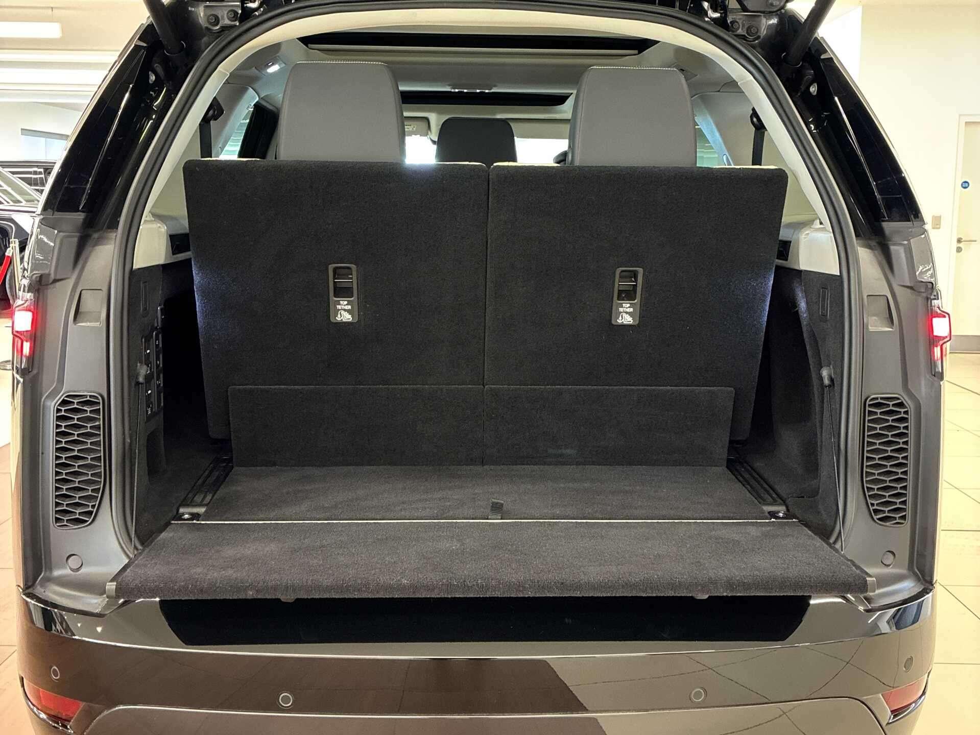 Land Rover Discovery view 10