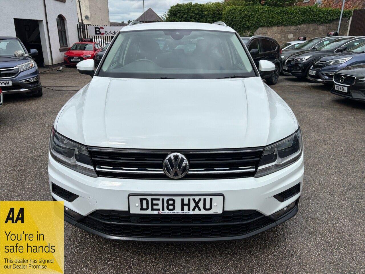 Volkswagen Tiguan view 4