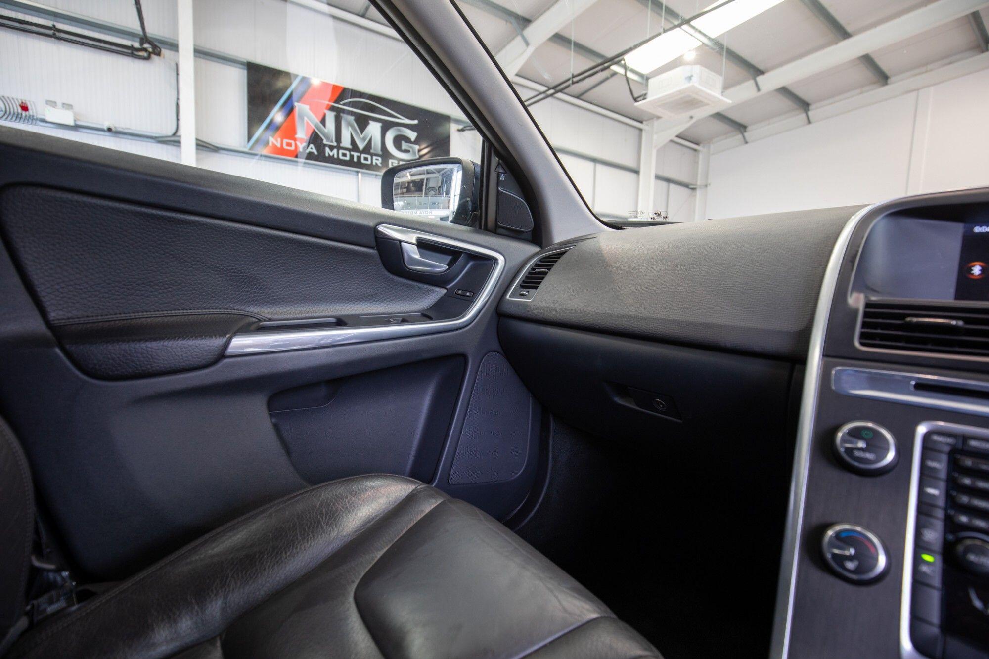 Volvo XC60 view 28