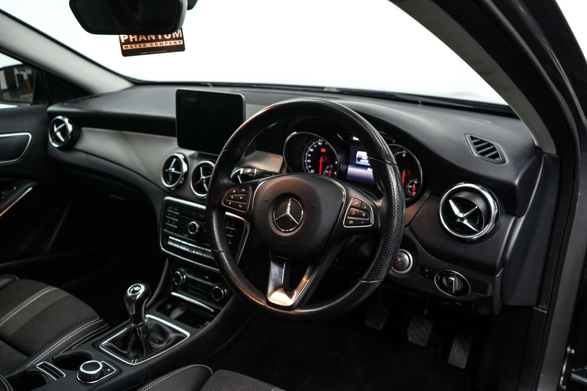 Mercedes-Benz Gla view 11