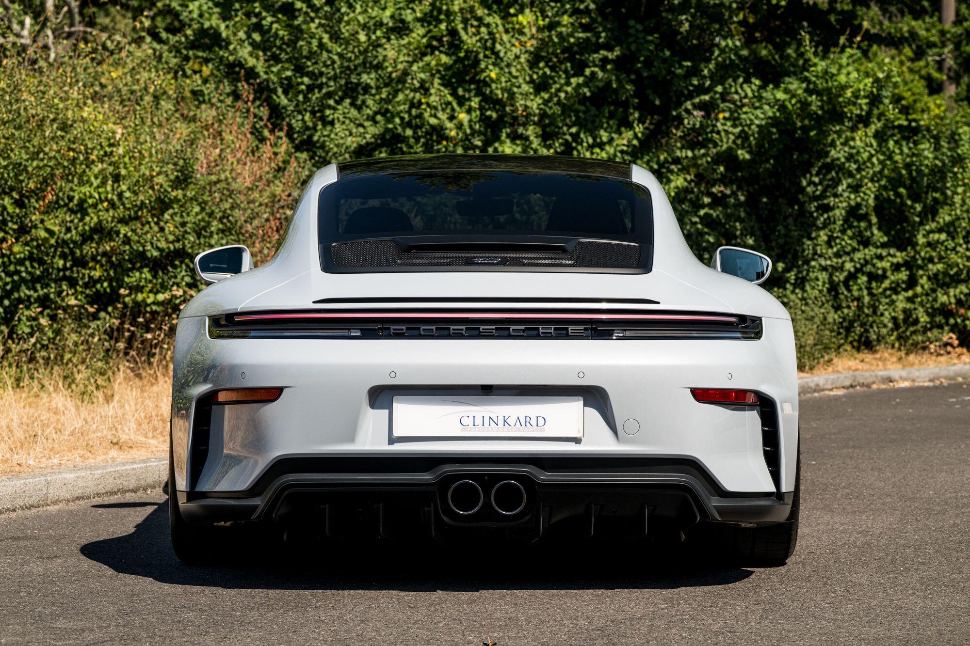 Porsche 911 view 4