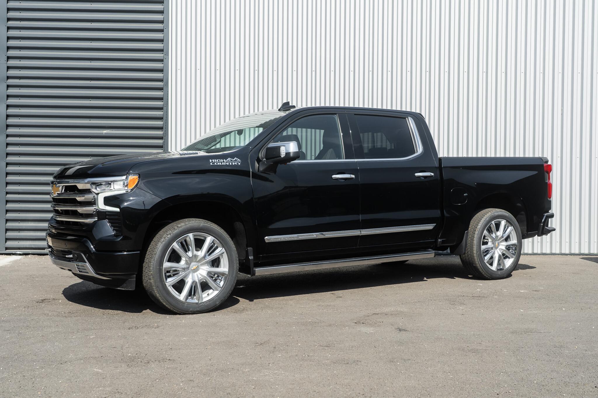 Chevrolet Silverado main image