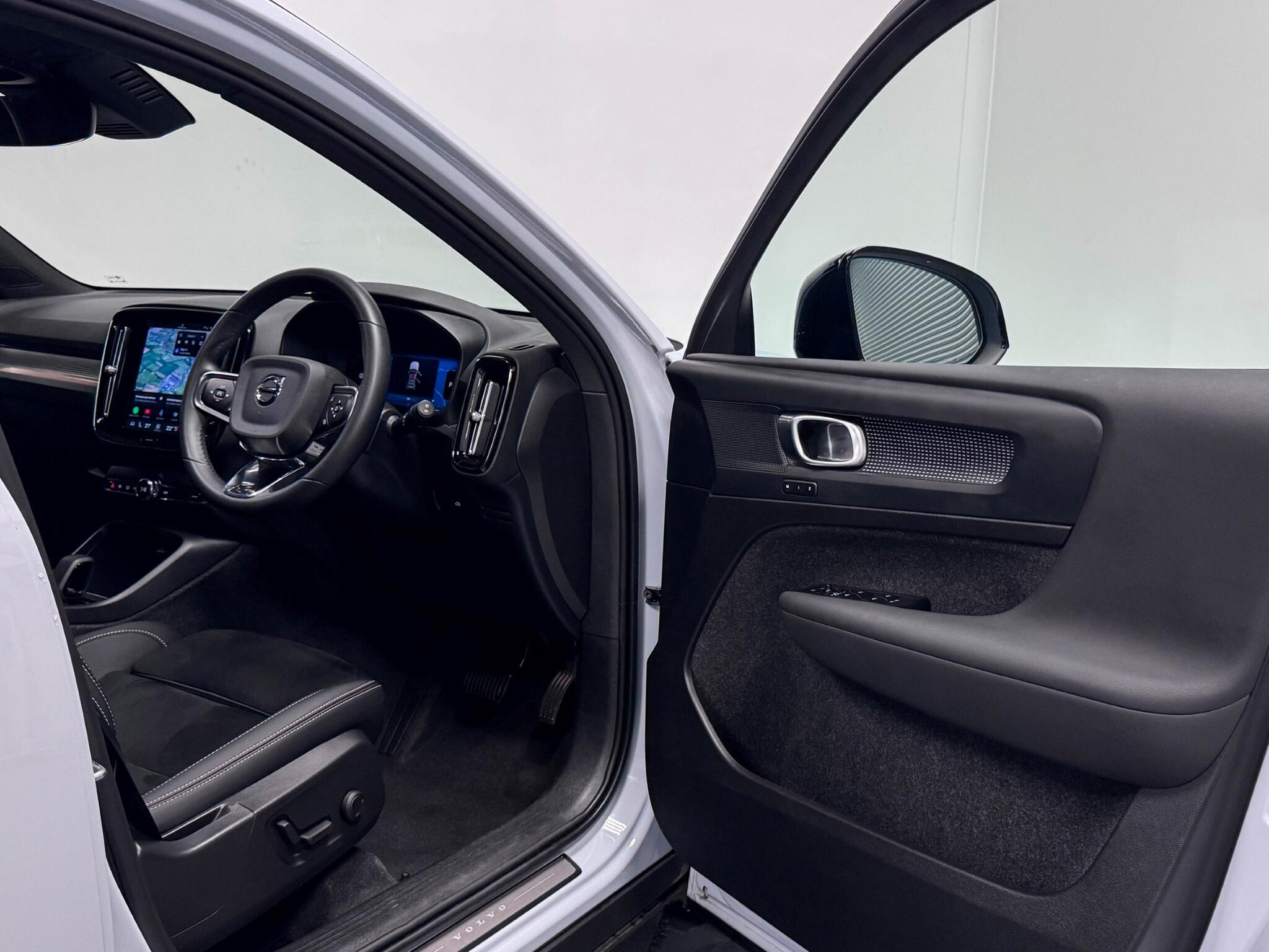 Volvo XC40 view 34