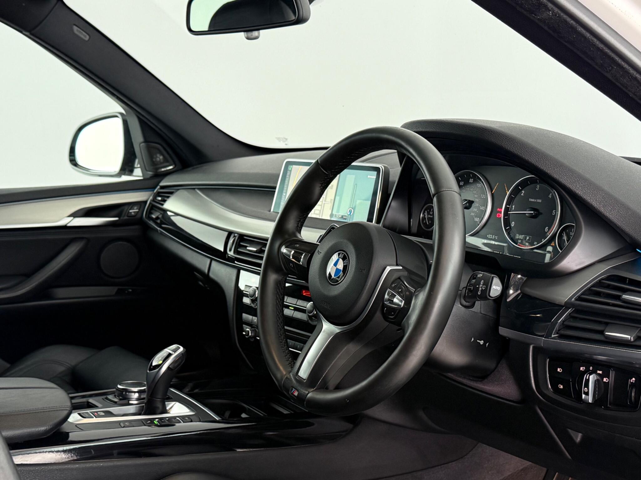 BMW X5 view 3