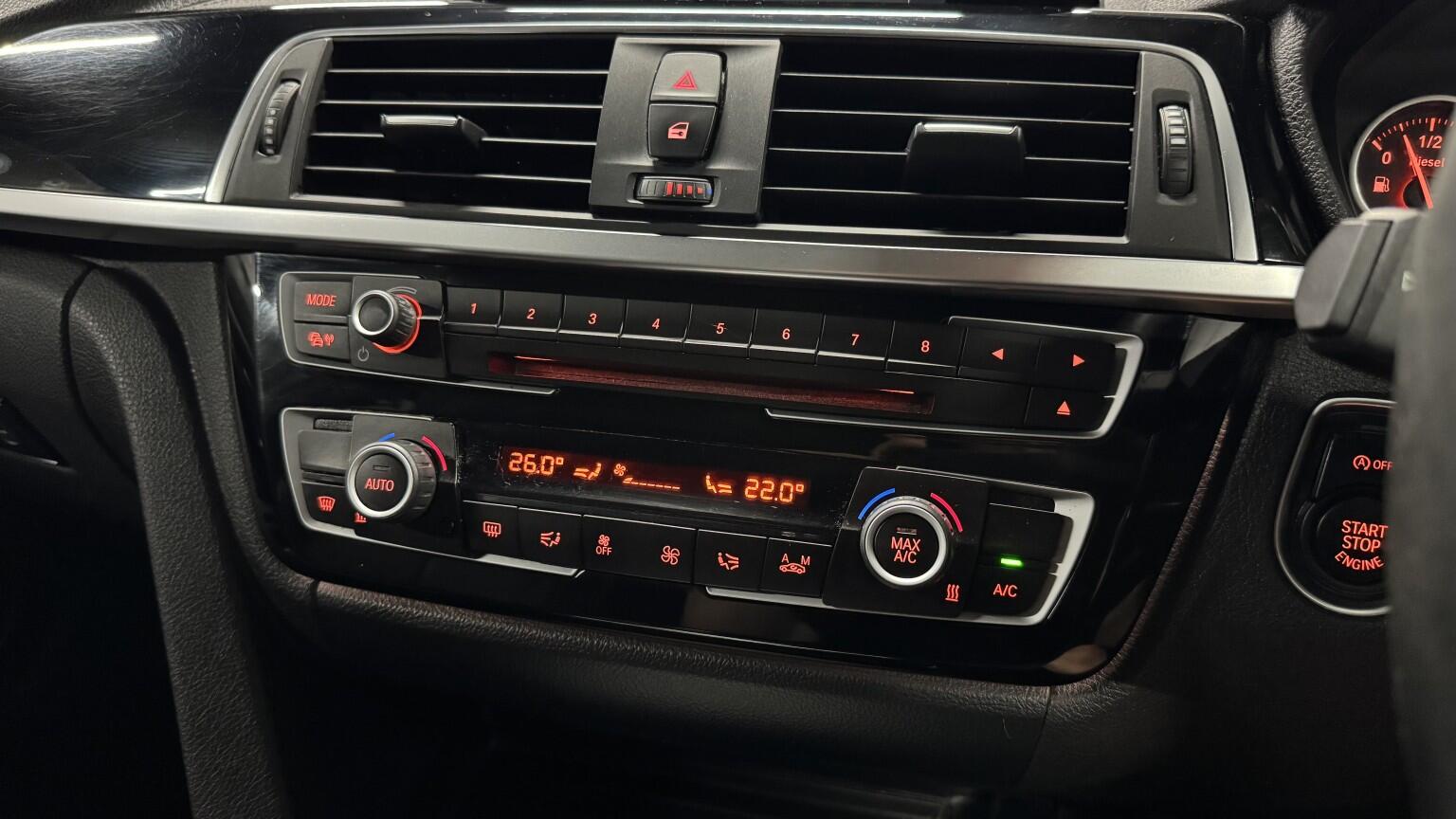 BMW 3 Series view 27